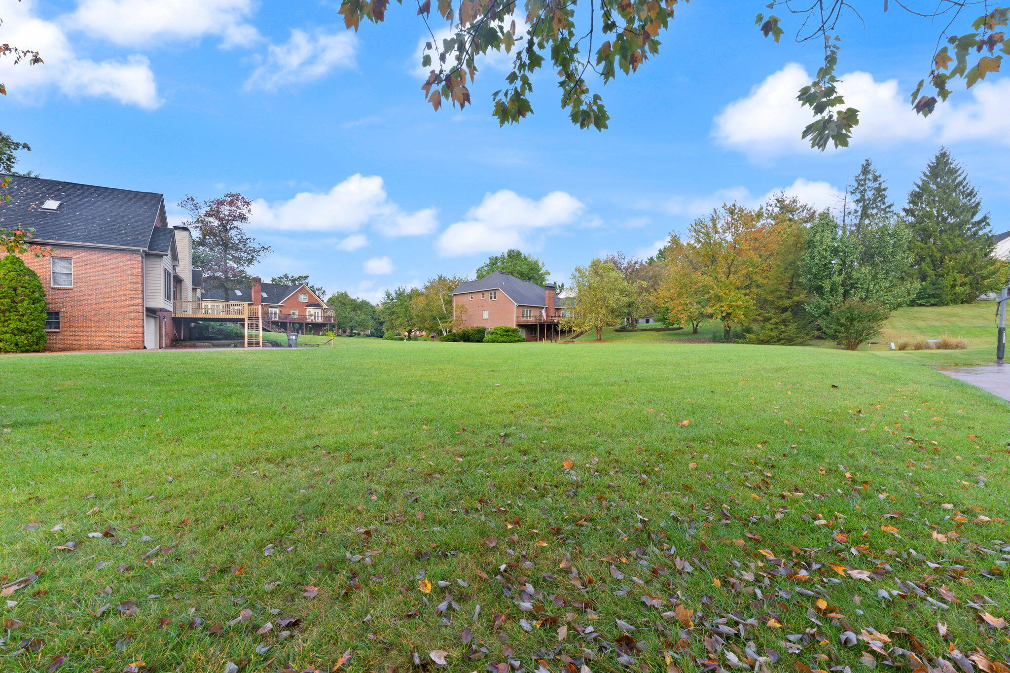 2505 Lenlake Court