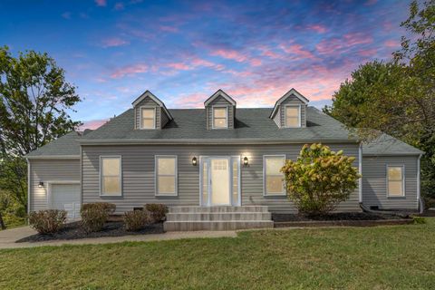 Photo of 2016 Greentree Drive, Richmond, KY 40475 (MLS # 25501717)