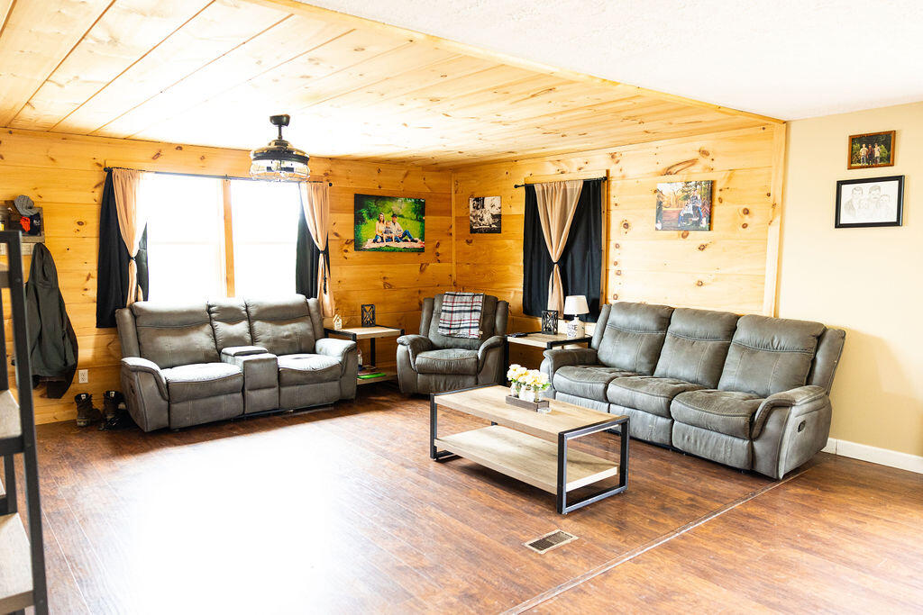 Beattyville, Kentucky 41311, United States, 3 Bedrooms Bedrooms, ,2 BathroomsBathrooms,Residential,Active,143452