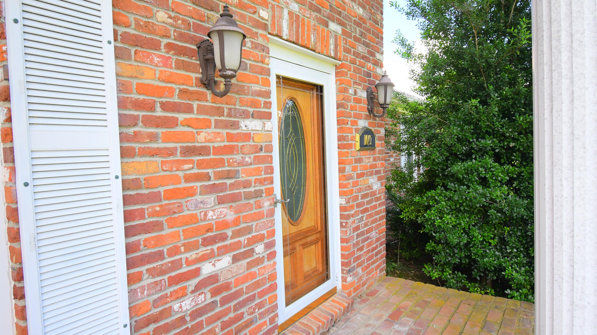 1047 Highview Drive - Photo 4