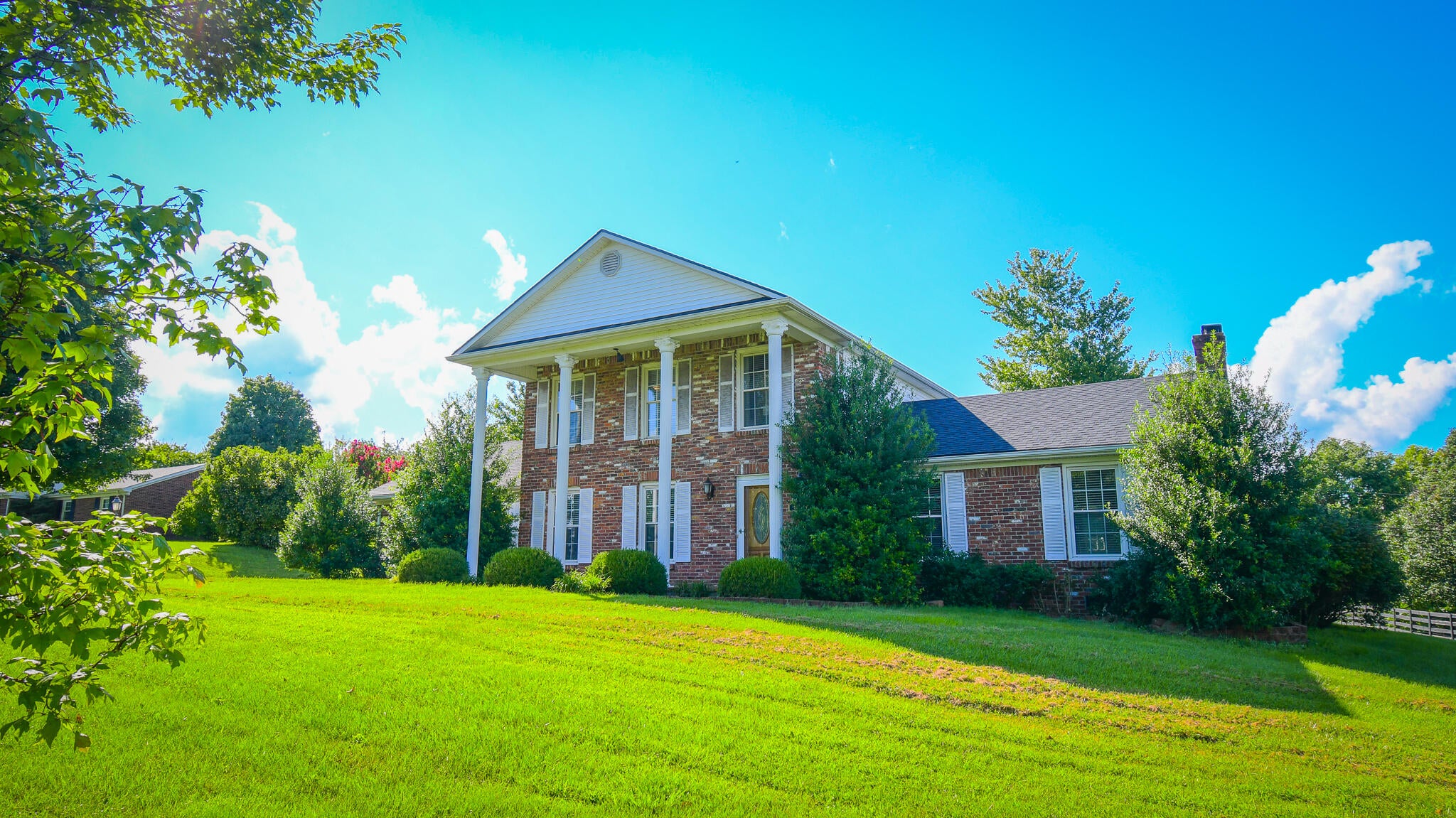 1047 Highview Drive - Photo 2