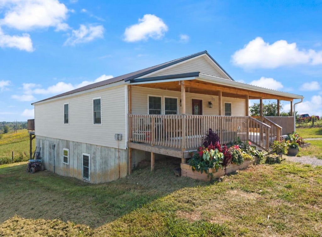 Photo of 376 376 Sharpsburg Rd Road, Sharpsburg, KY 40374 (MLS # 26025841)