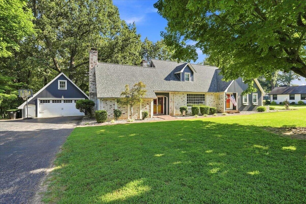 Photo of 100 Kaywood Drive, Benton, KY 42025 (MLS # 26020664)
