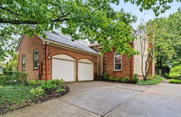1040 HEATHER HILLS LN, LEXINGTON, KY 40511 - Image f19c45a8e586ca247a2cb3d93b3533fb/3779002380