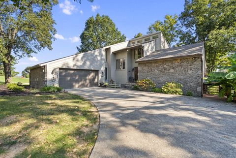 Photo of 285 Beams Drive, Harrodsburg, KY 40330 (MLS # 25507341)