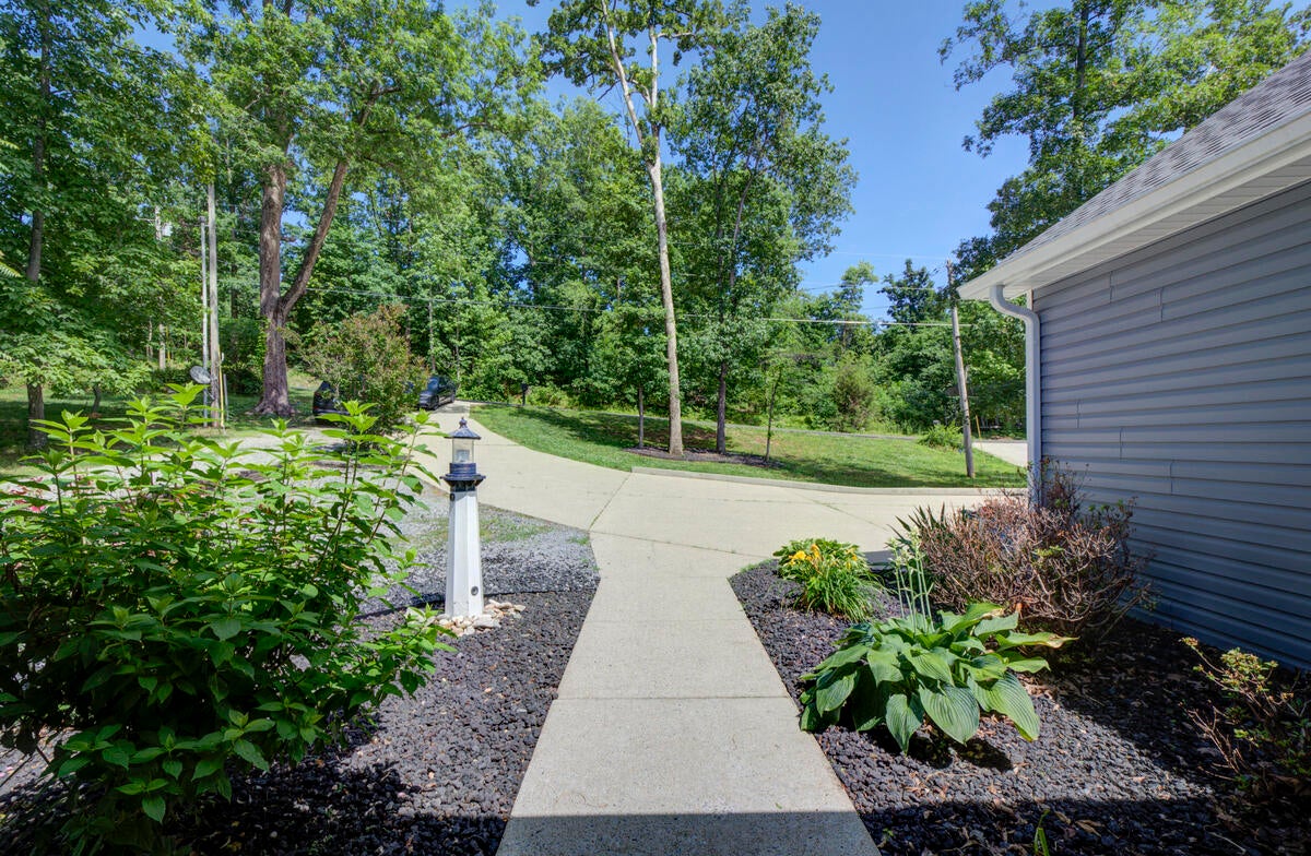 91 Lakeshore Road