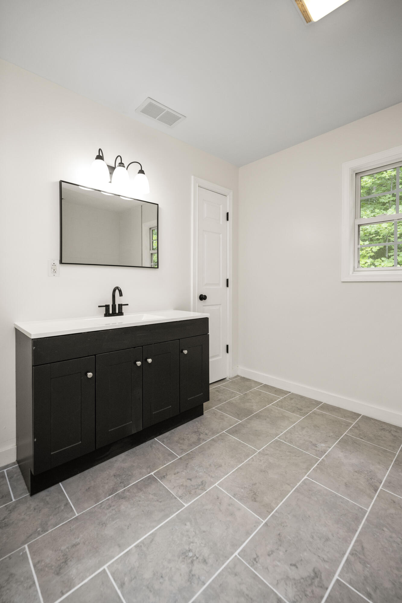 Berea, Kentucky 40403, United States, 3 Bedrooms Bedrooms, ,3 BathroomsBathrooms,Residential,Active,188906