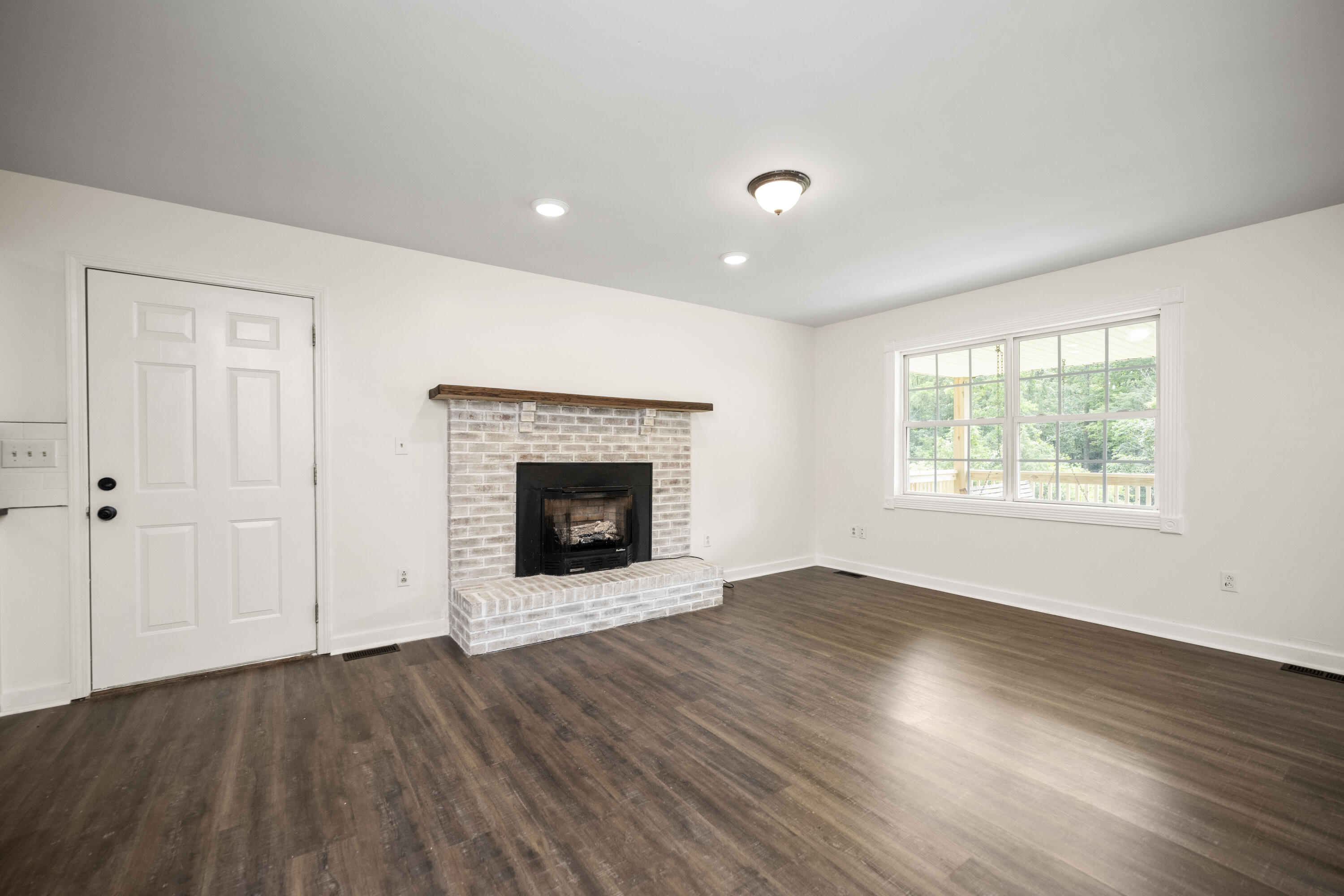 Berea, Kentucky 40403, United States, 3 Bedrooms Bedrooms, ,3 BathroomsBathrooms,Residential,Active,188906