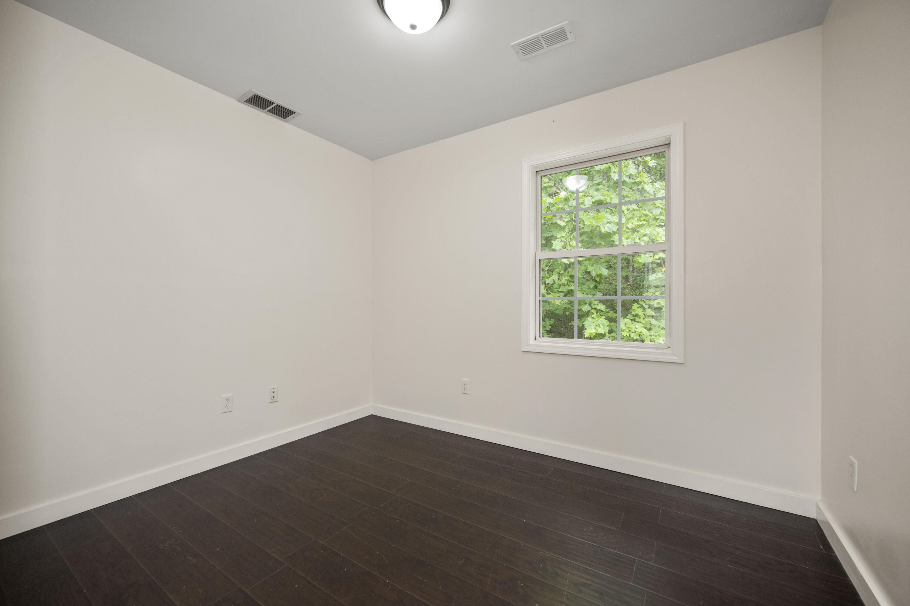 Berea, Kentucky 40403, United States, 3 Bedrooms Bedrooms, ,3 BathroomsBathrooms,Residential,Active,188906