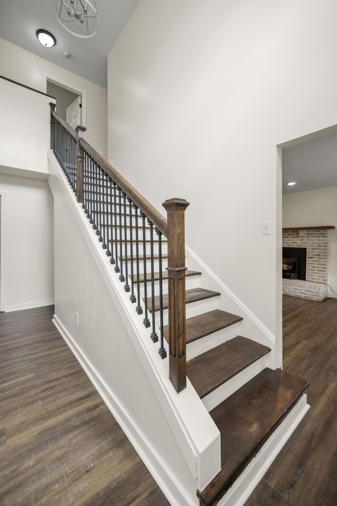 Berea, Kentucky 40403, United States, 3 Bedrooms Bedrooms, ,3 BathroomsBathrooms,Residential,Active,188906