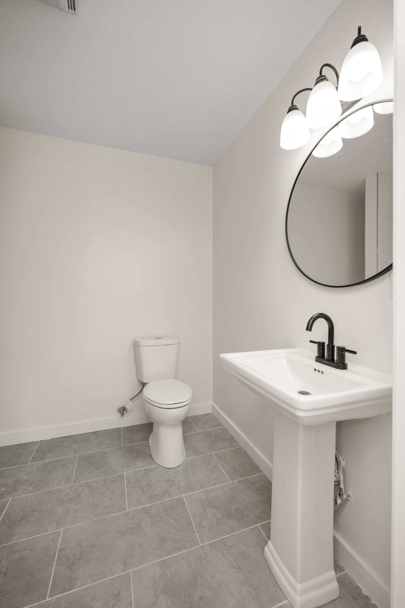 Berea, Kentucky 40403, United States, 3 Bedrooms Bedrooms, ,3 BathroomsBathrooms,Residential,Active,188906