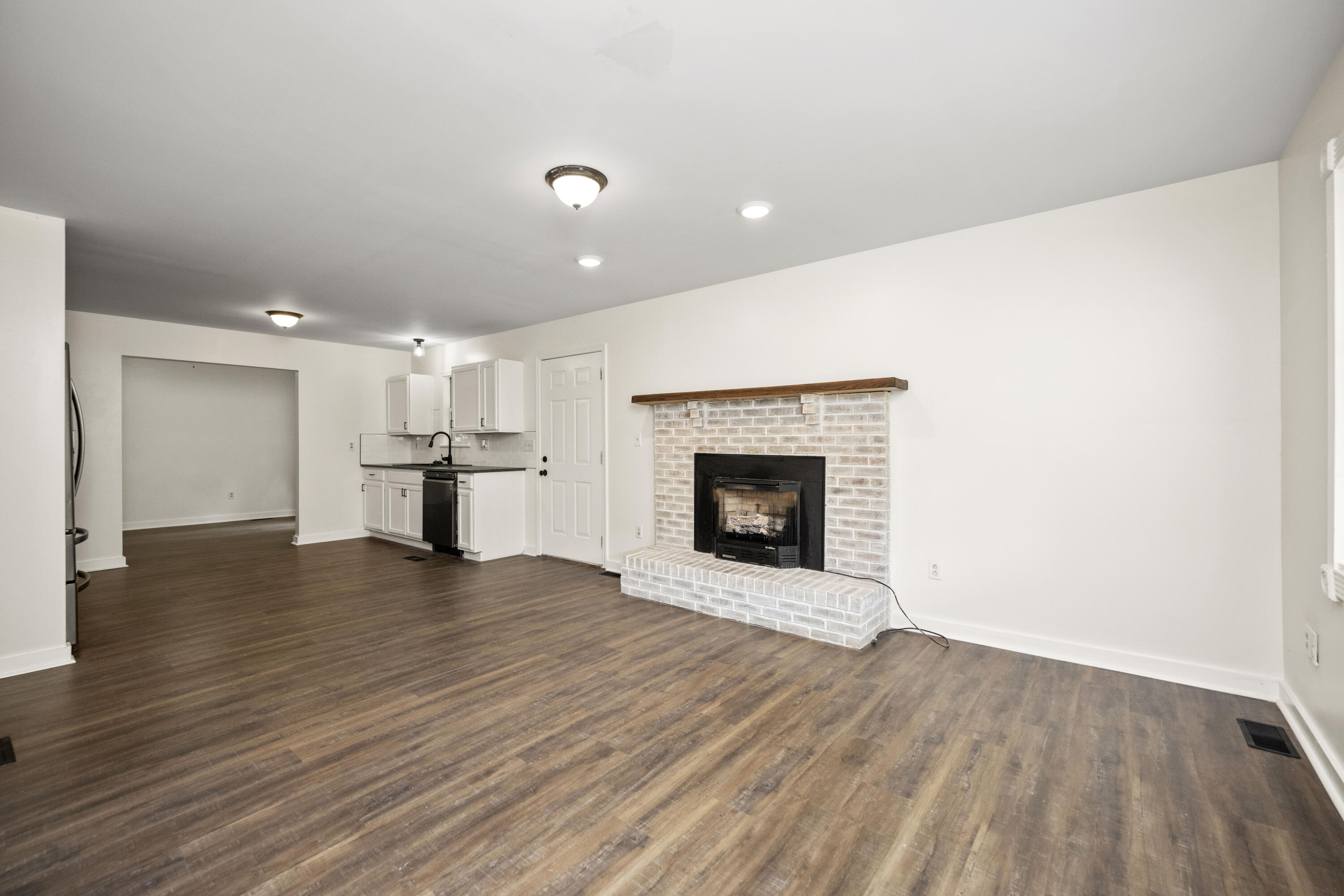 Berea, Kentucky 40403, United States, 3 Bedrooms Bedrooms, ,3 BathroomsBathrooms,Residential,Active,188906