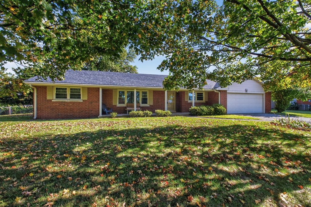 Photo of 1670 Traveller Road, Lexington, KY 40504 (MLS # 25505081)