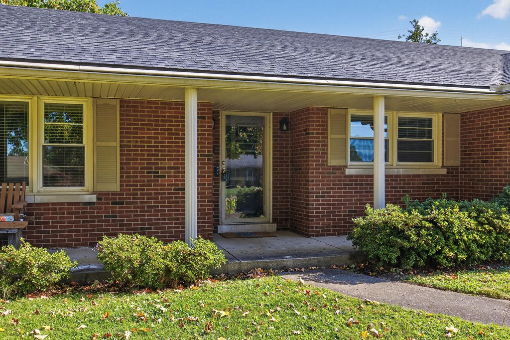 Photo of 1670 Traveller Road, Lexington, KY 40504 (MLS # 25505081)