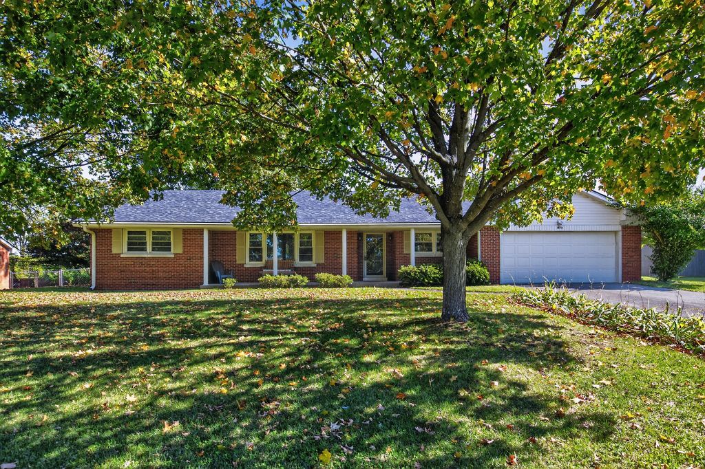 Photo of 1670 Traveller Road, Lexington, KY 40504 (MLS # 25505081)