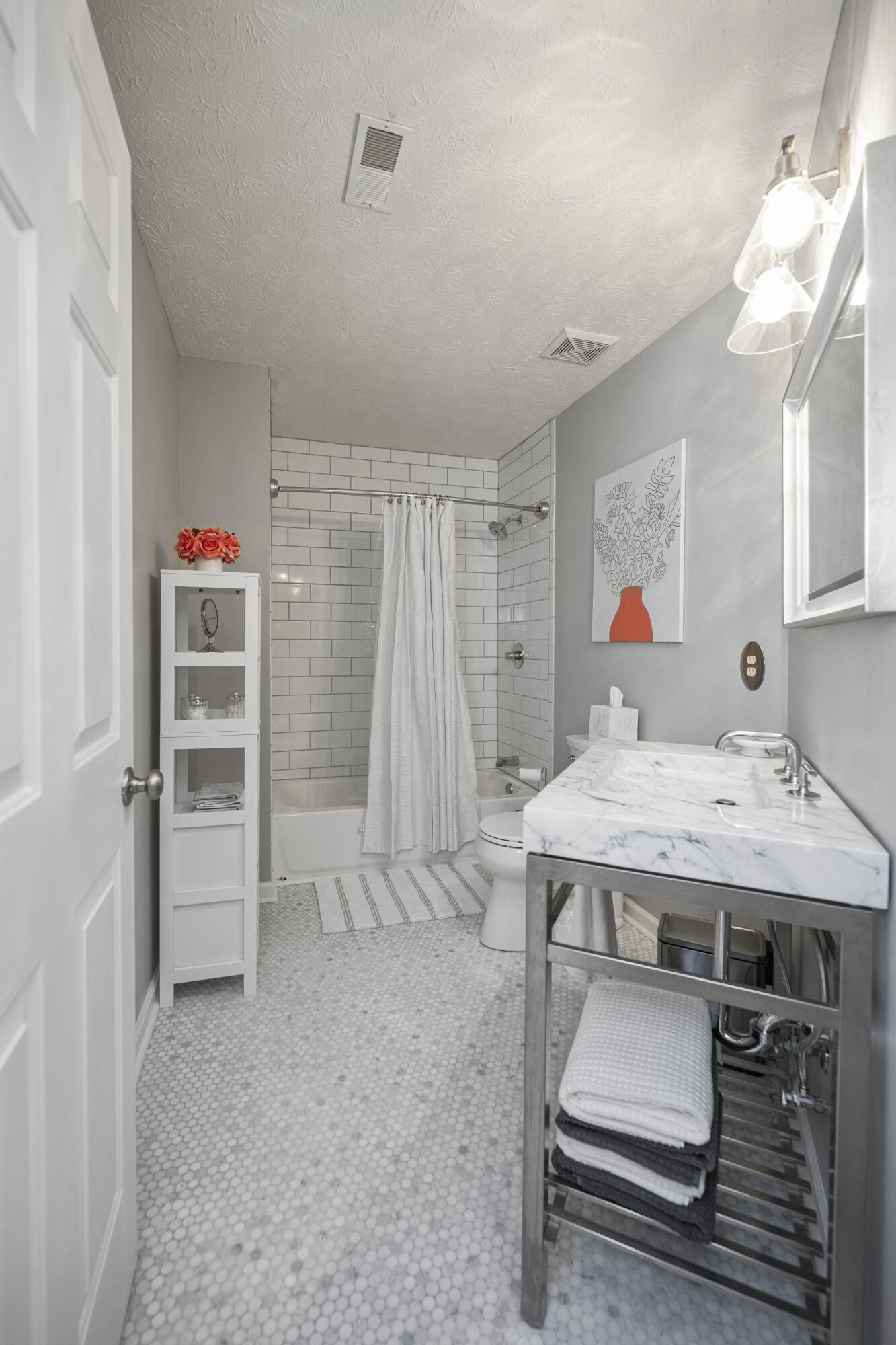 Richmond, Kentucky 40475, United States, 4 Bedrooms Bedrooms, ,3 BathroomsBathrooms,Residential,Pending,122624