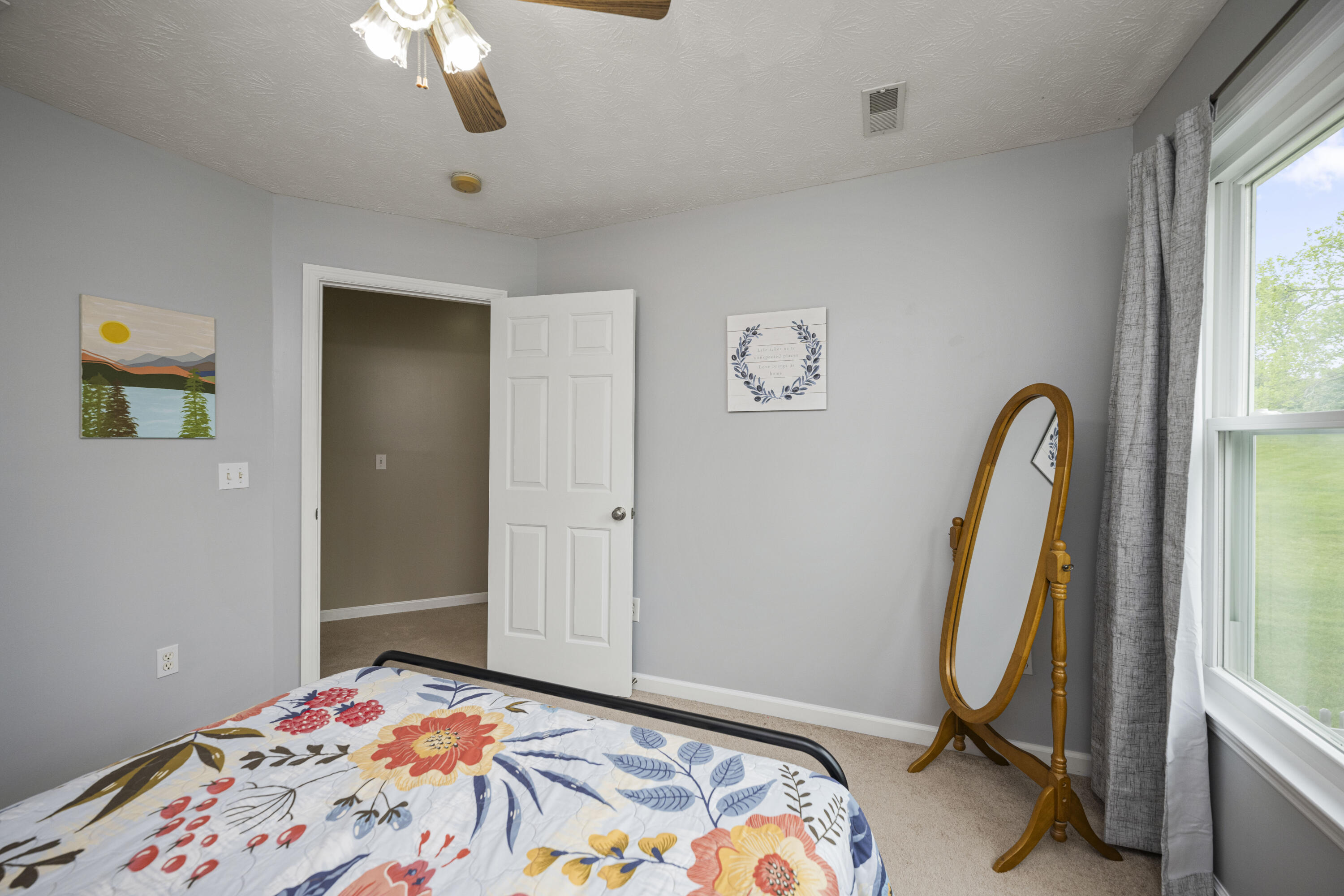 Richmond, Kentucky 40475, United States, 4 Bedrooms Bedrooms, ,3 BathroomsBathrooms,Residential,Pending,122624