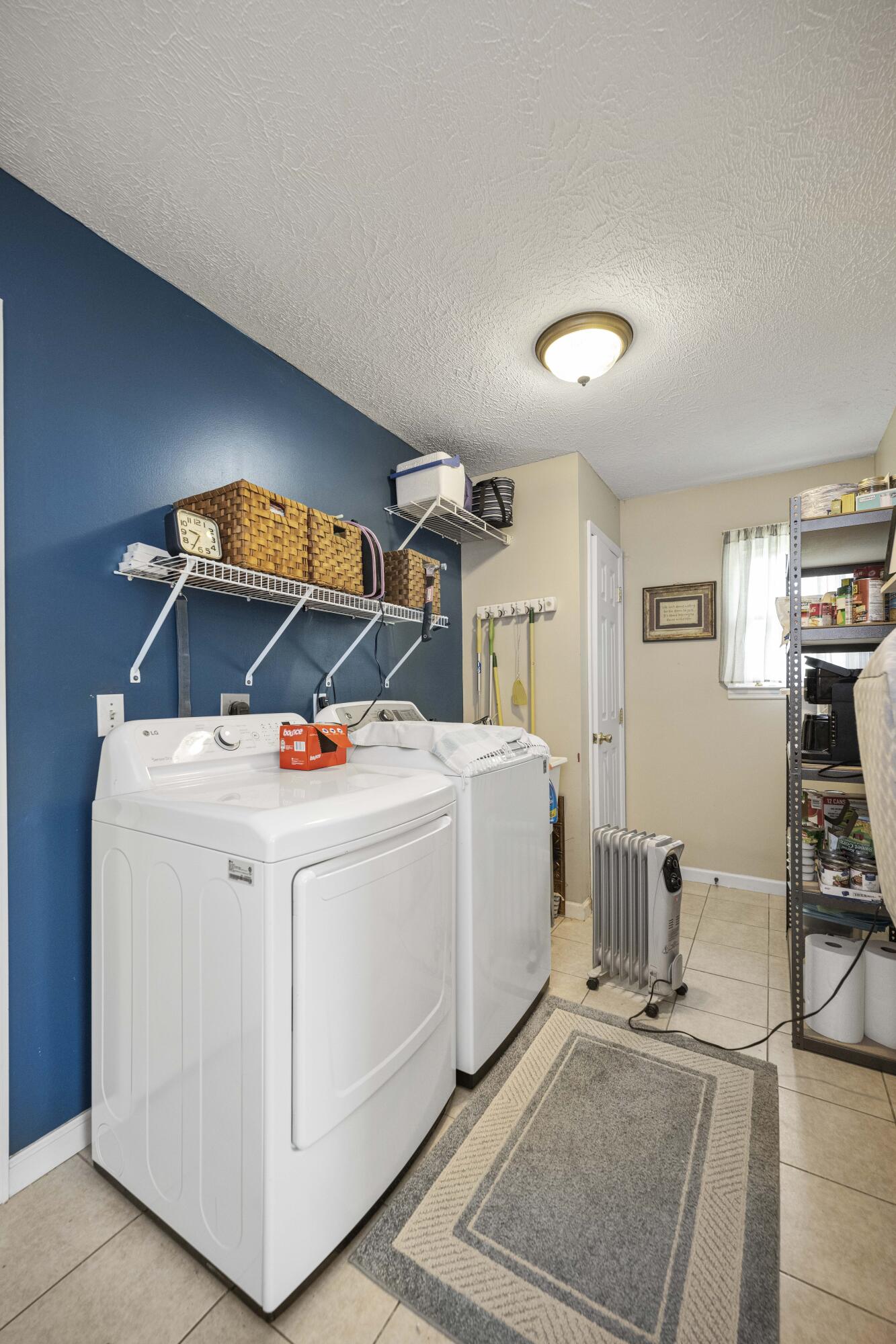 Richmond, Kentucky 40475, United States, 4 Bedrooms Bedrooms, ,3 BathroomsBathrooms,Residential,Pending,122624