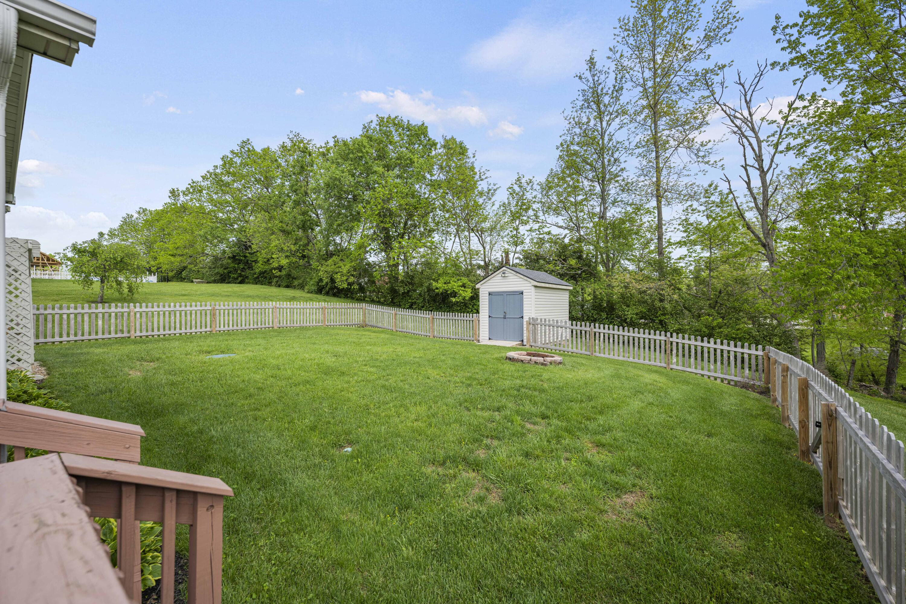 Richmond, Kentucky 40475, United States, 4 Bedrooms Bedrooms, ,3 BathroomsBathrooms,Residential,Pending,122624