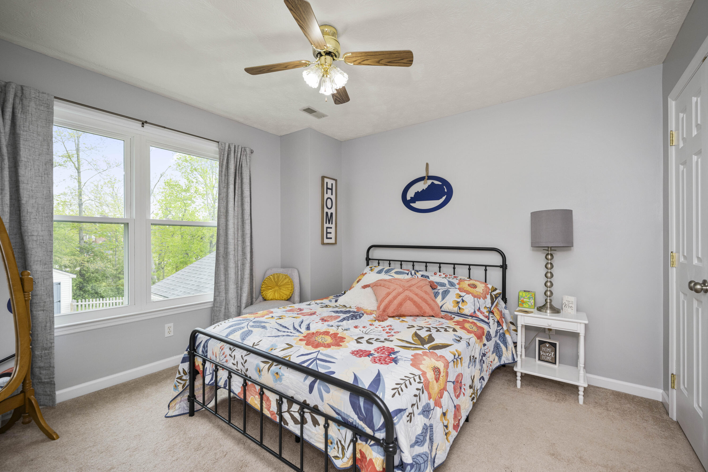 Richmond, Kentucky 40475, United States, 4 Bedrooms Bedrooms, ,3 BathroomsBathrooms,Residential,Pending,122624