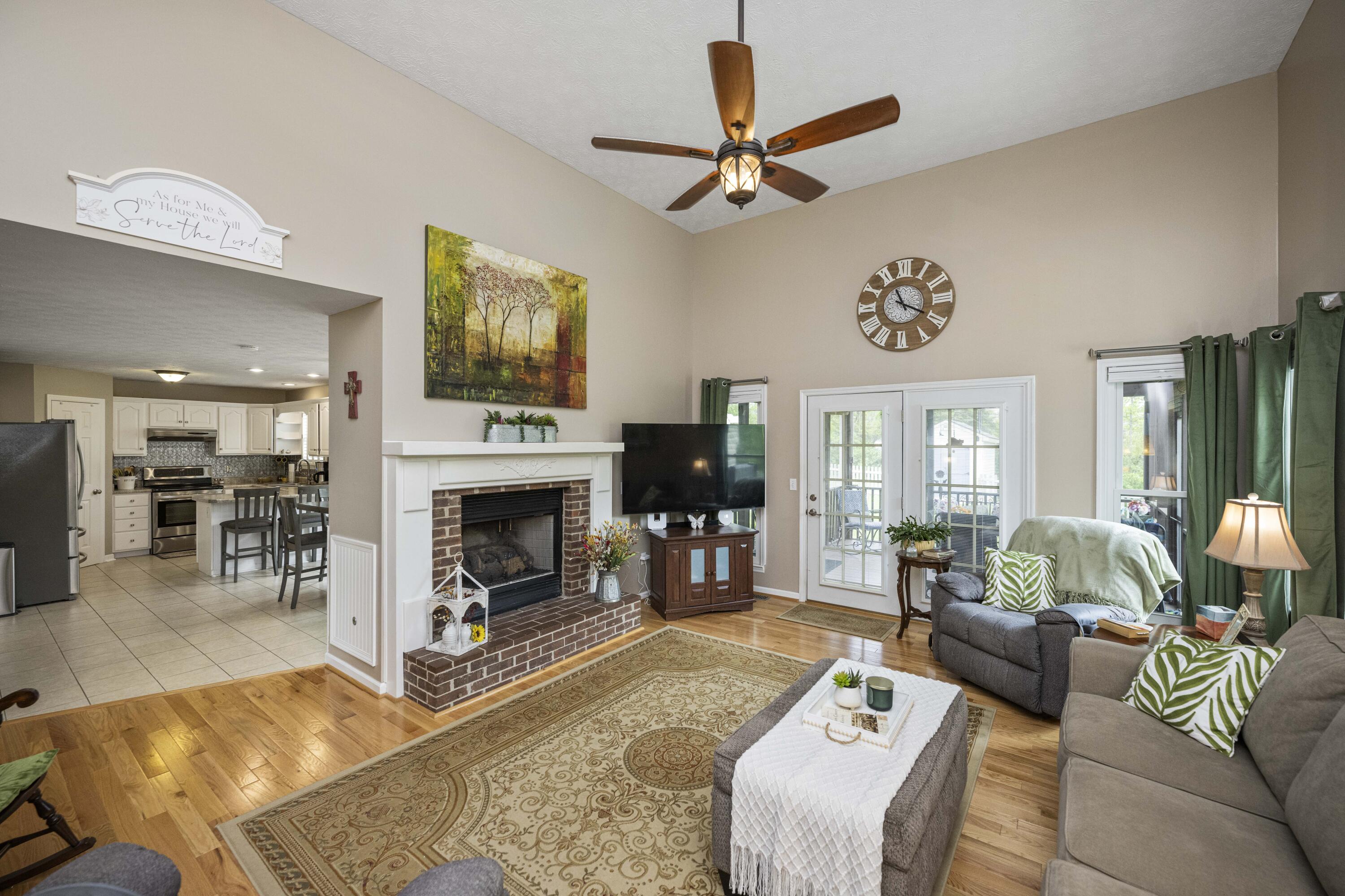 Richmond, Kentucky 40475, United States, 4 Bedrooms Bedrooms, ,3 BathroomsBathrooms,Residential,Pending,122624