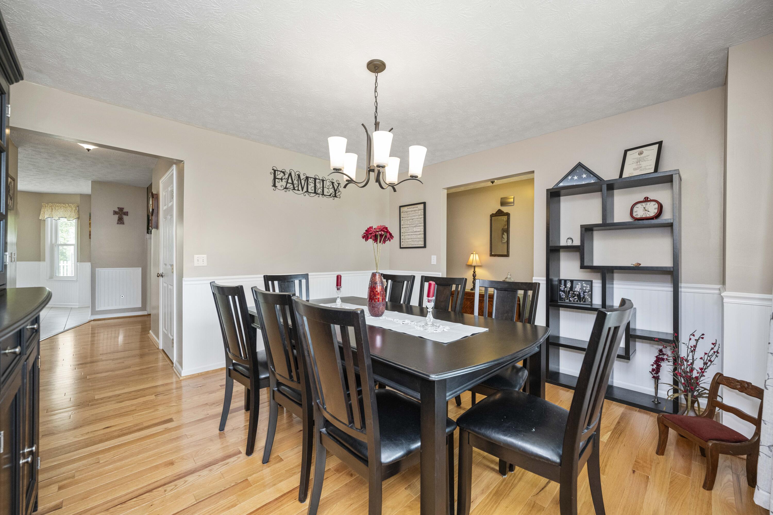 Richmond, Kentucky 40475, United States, 4 Bedrooms Bedrooms, ,3 BathroomsBathrooms,Residential,Pending,122624