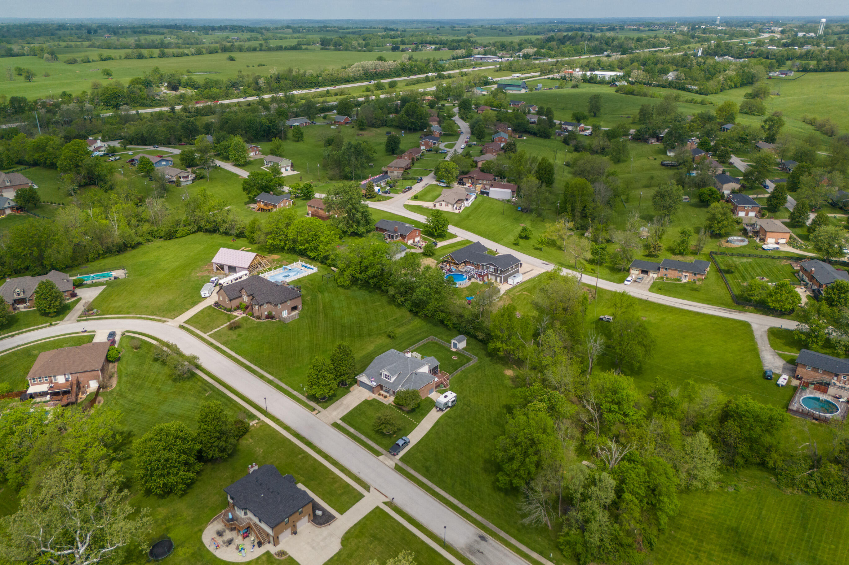 Richmond, Kentucky 40475, United States, 4 Bedrooms Bedrooms, ,3 BathroomsBathrooms,Residential,Pending,122624