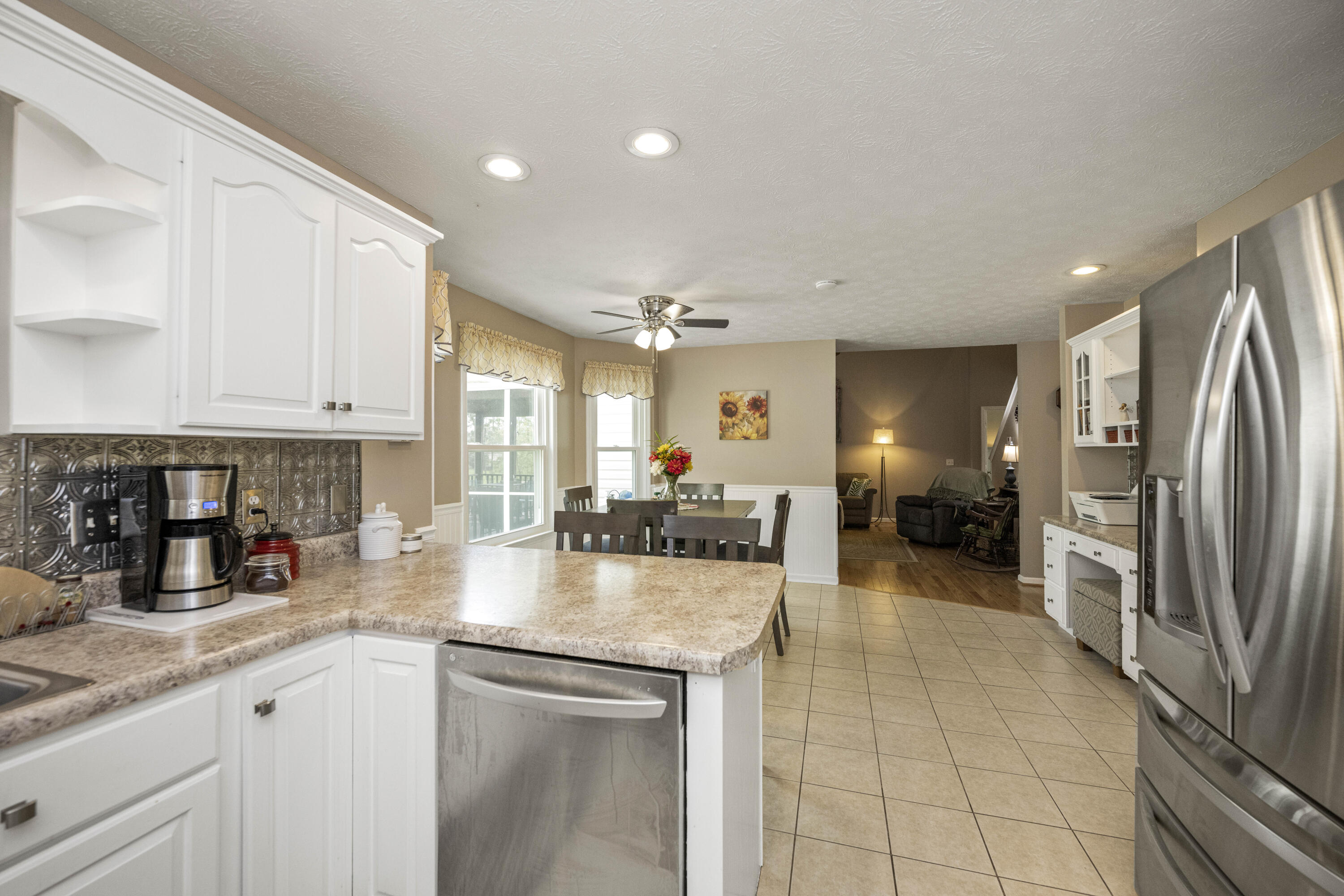 Richmond, Kentucky 40475, United States, 4 Bedrooms Bedrooms, ,3 BathroomsBathrooms,Residential,Pending,122624