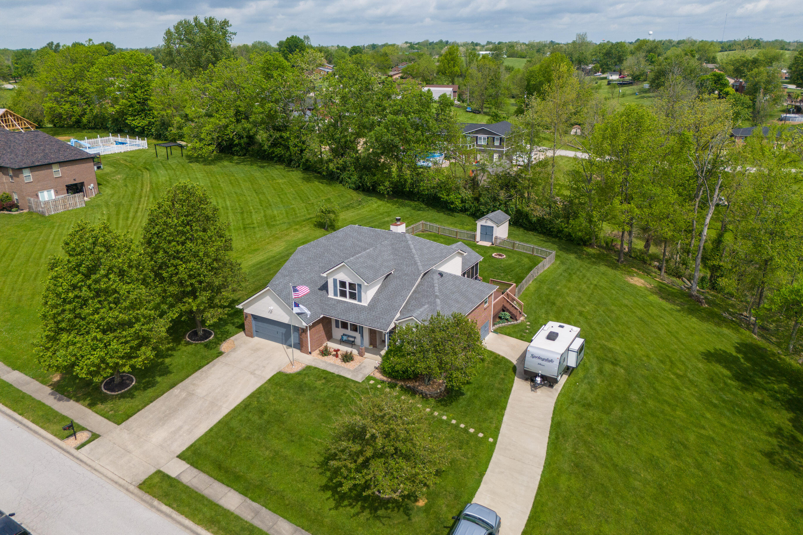 Richmond, Kentucky 40475, United States, 4 Bedrooms Bedrooms, ,3 BathroomsBathrooms,Residential,Pending,122624