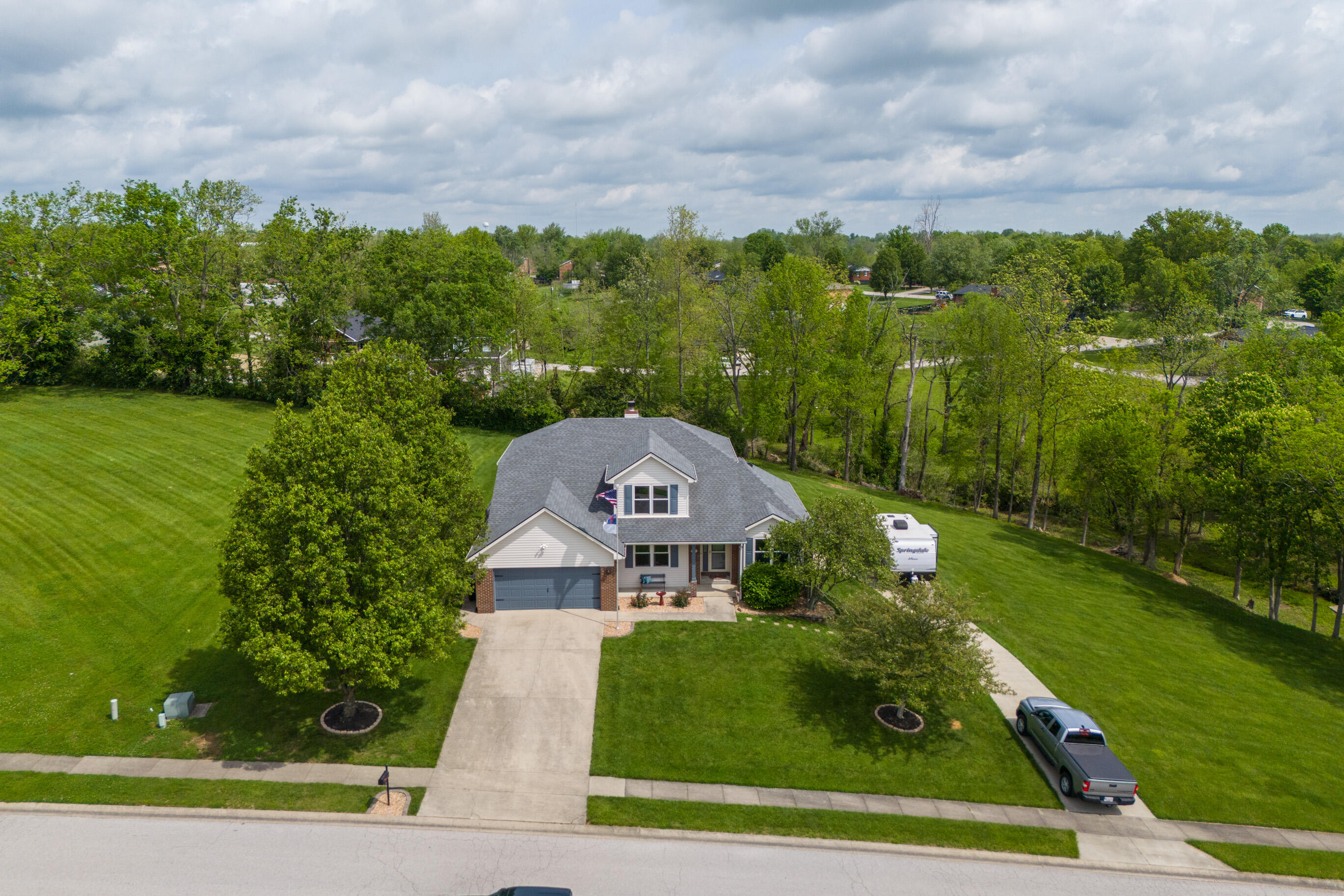 Richmond, Kentucky 40475, United States, 4 Bedrooms Bedrooms, ,3 BathroomsBathrooms,Residential,Pending,122624