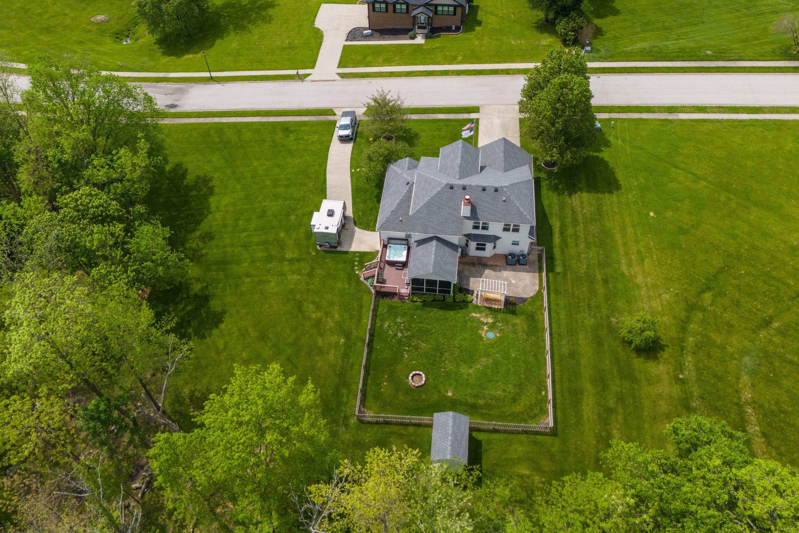 Richmond, Kentucky 40475, United States, 4 Bedrooms Bedrooms, ,3 BathroomsBathrooms,Residential,Pending,122624