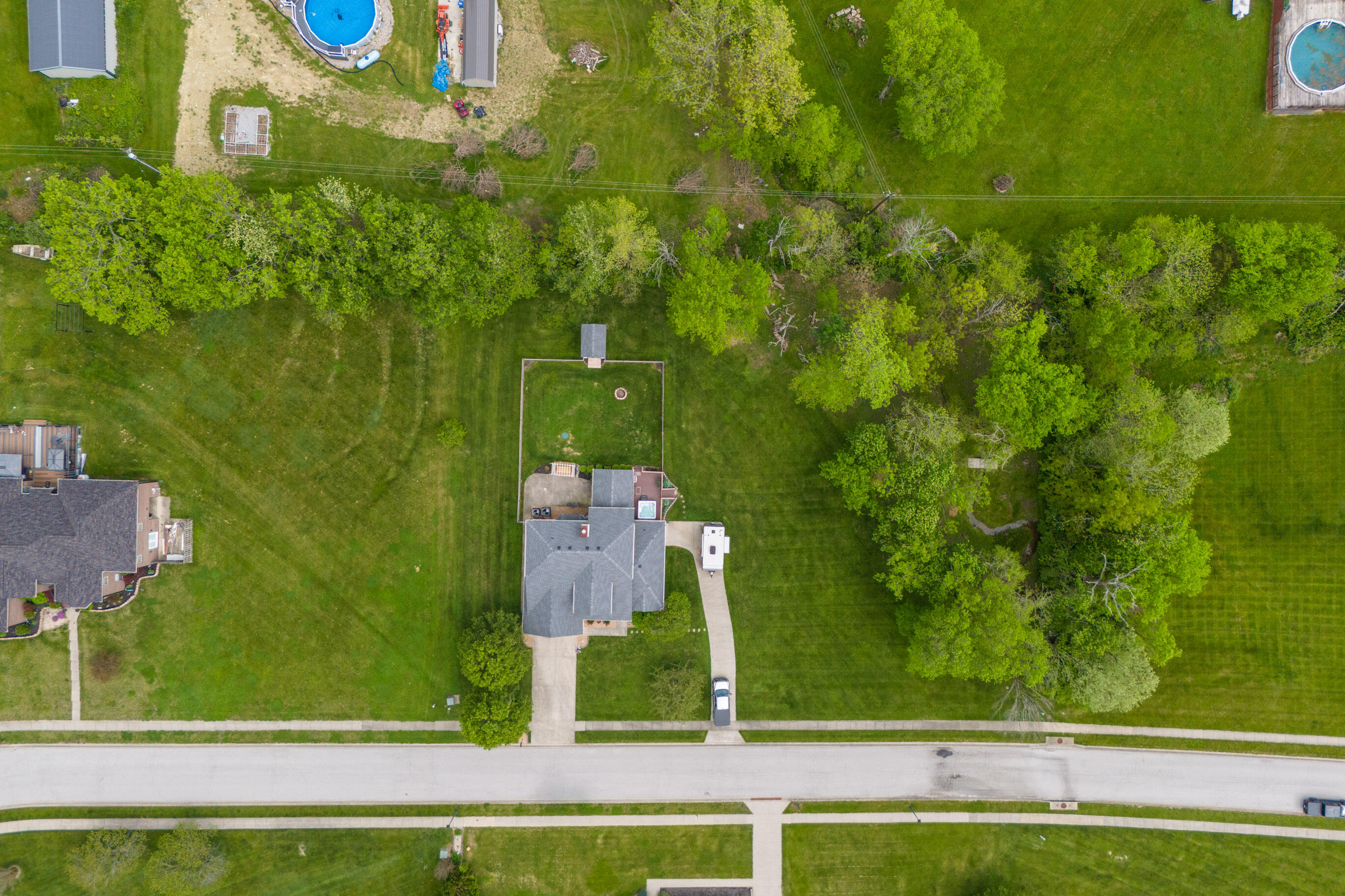 Richmond, Kentucky 40475, United States, 4 Bedrooms Bedrooms, ,3 BathroomsBathrooms,Residential,Pending,122624