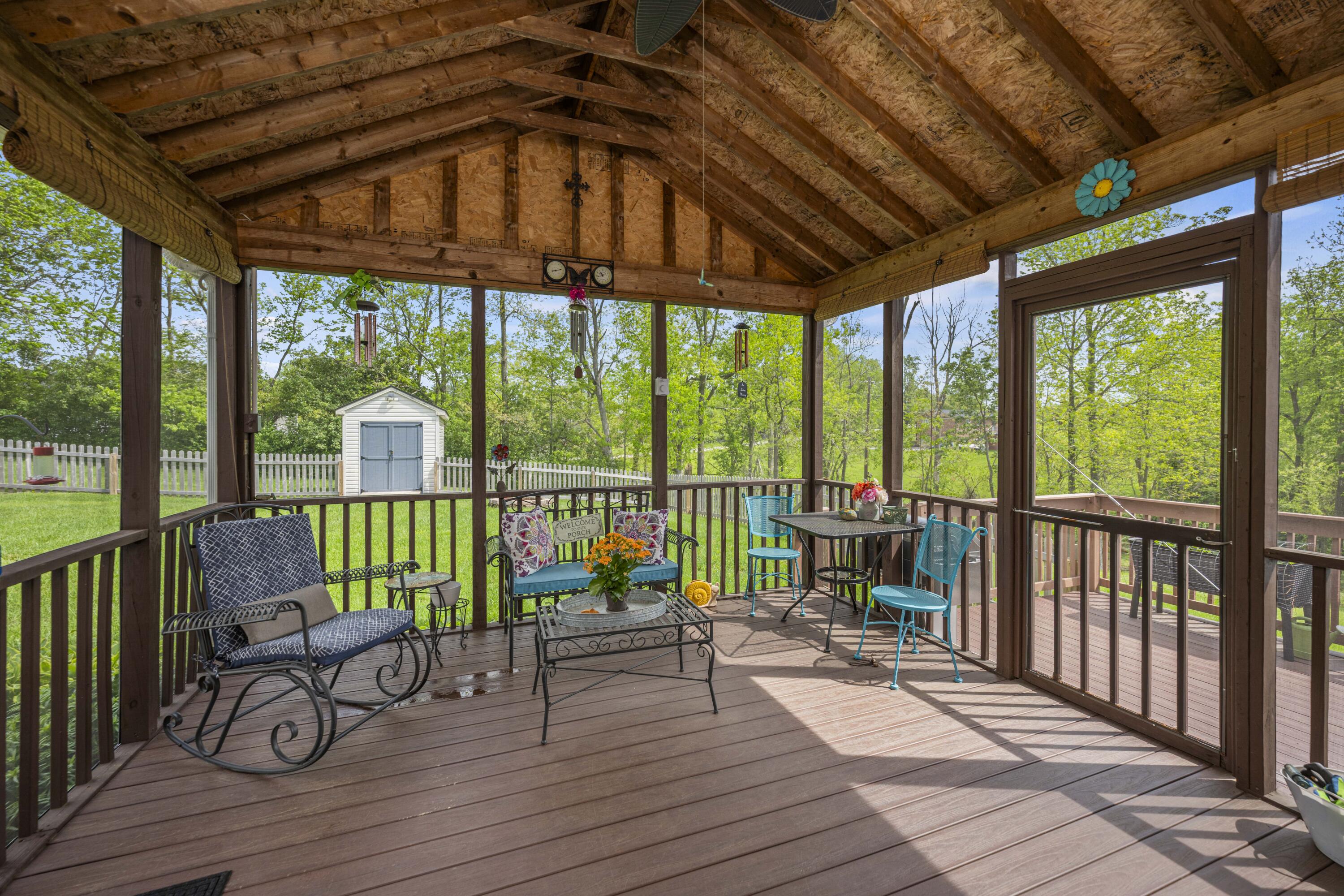 Richmond, Kentucky 40475, United States, 4 Bedrooms Bedrooms, ,3 BathroomsBathrooms,Residential,Pending,122624