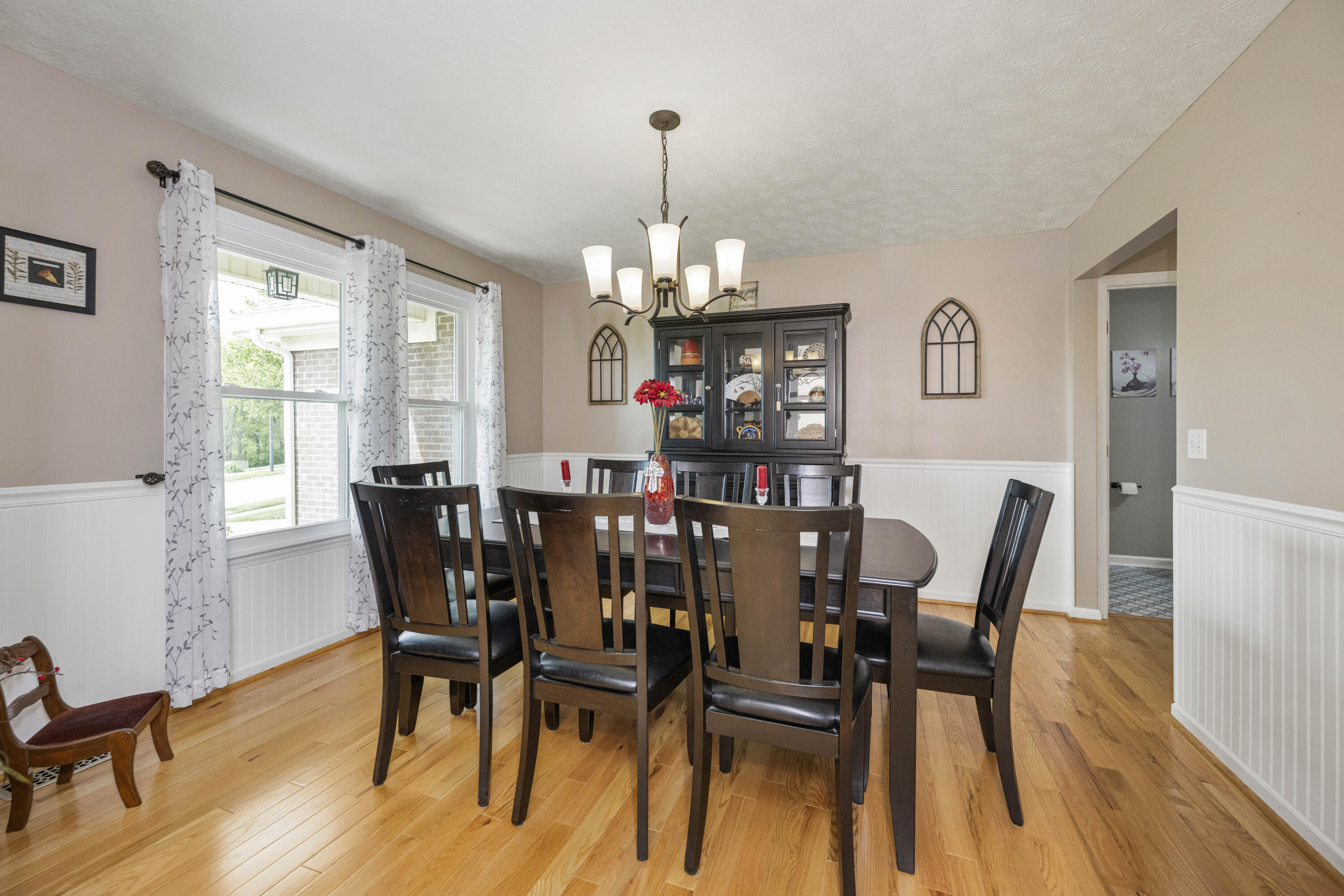 Richmond, Kentucky 40475, United States, 4 Bedrooms Bedrooms, ,3 BathroomsBathrooms,Residential,Pending,122624