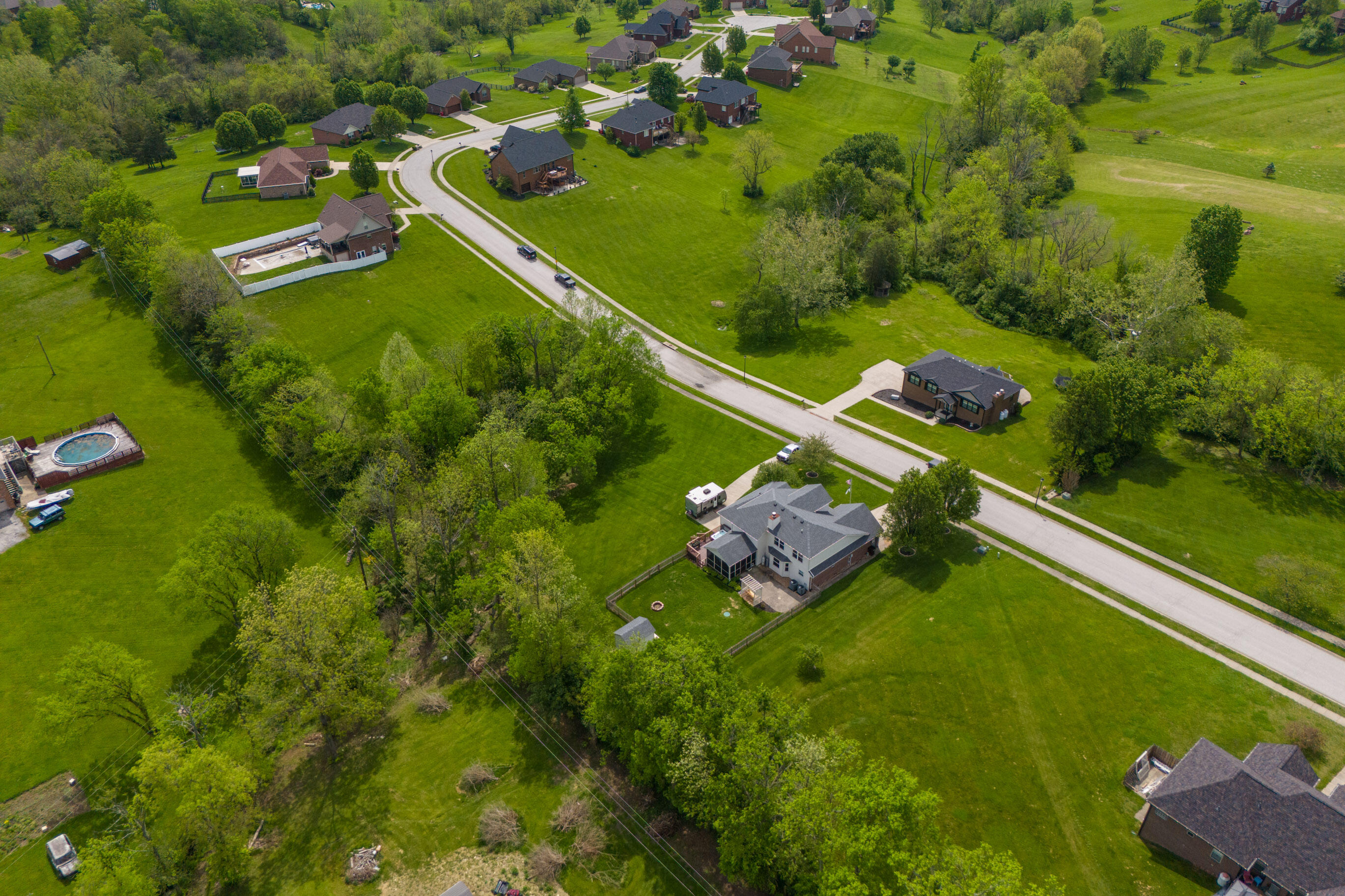 Richmond, Kentucky 40475, United States, 4 Bedrooms Bedrooms, ,3 BathroomsBathrooms,Residential,Pending,122624