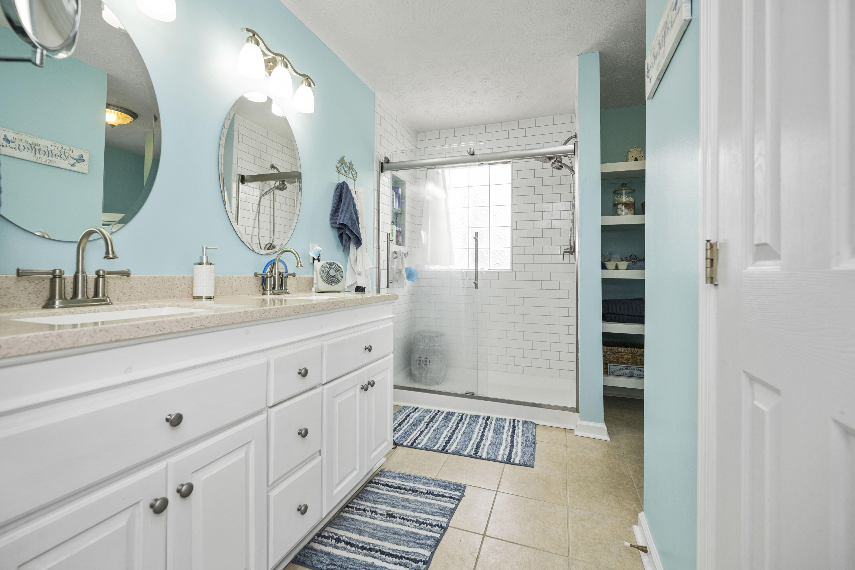 Richmond, Kentucky 40475, United States, 4 Bedrooms Bedrooms, ,3 BathroomsBathrooms,Residential,Pending,122624