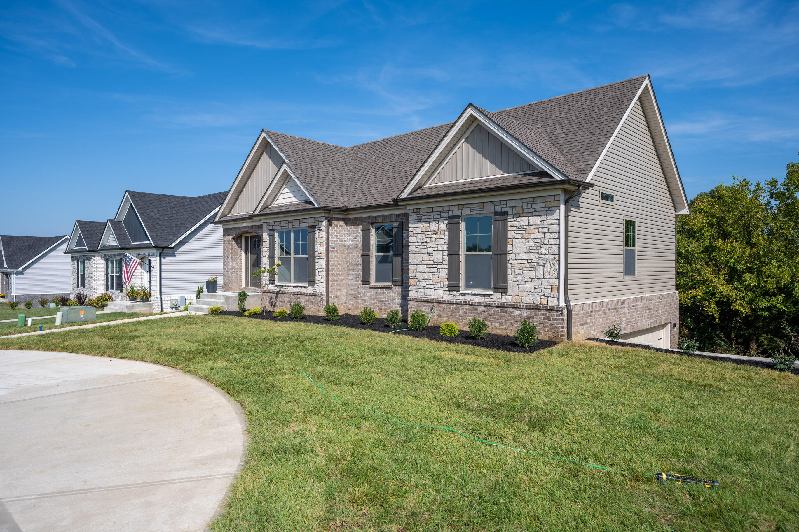 Richmond, Kentucky 40475, United States, 4 Bedrooms Bedrooms, ,3 BathroomsBathrooms,Residential,Active,182420