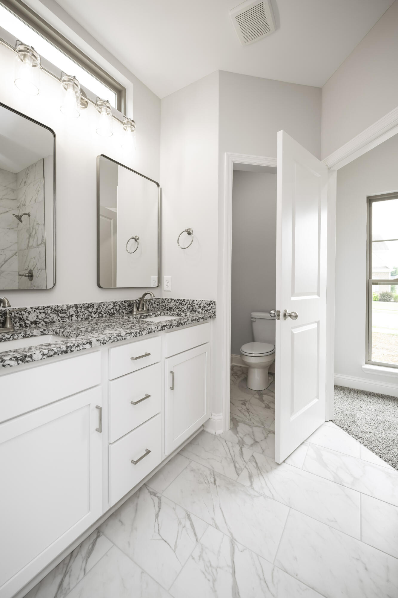 Richmond, Kentucky 40475, United States, 4 Bedrooms Bedrooms, ,3 BathroomsBathrooms,Residential,Active,182420