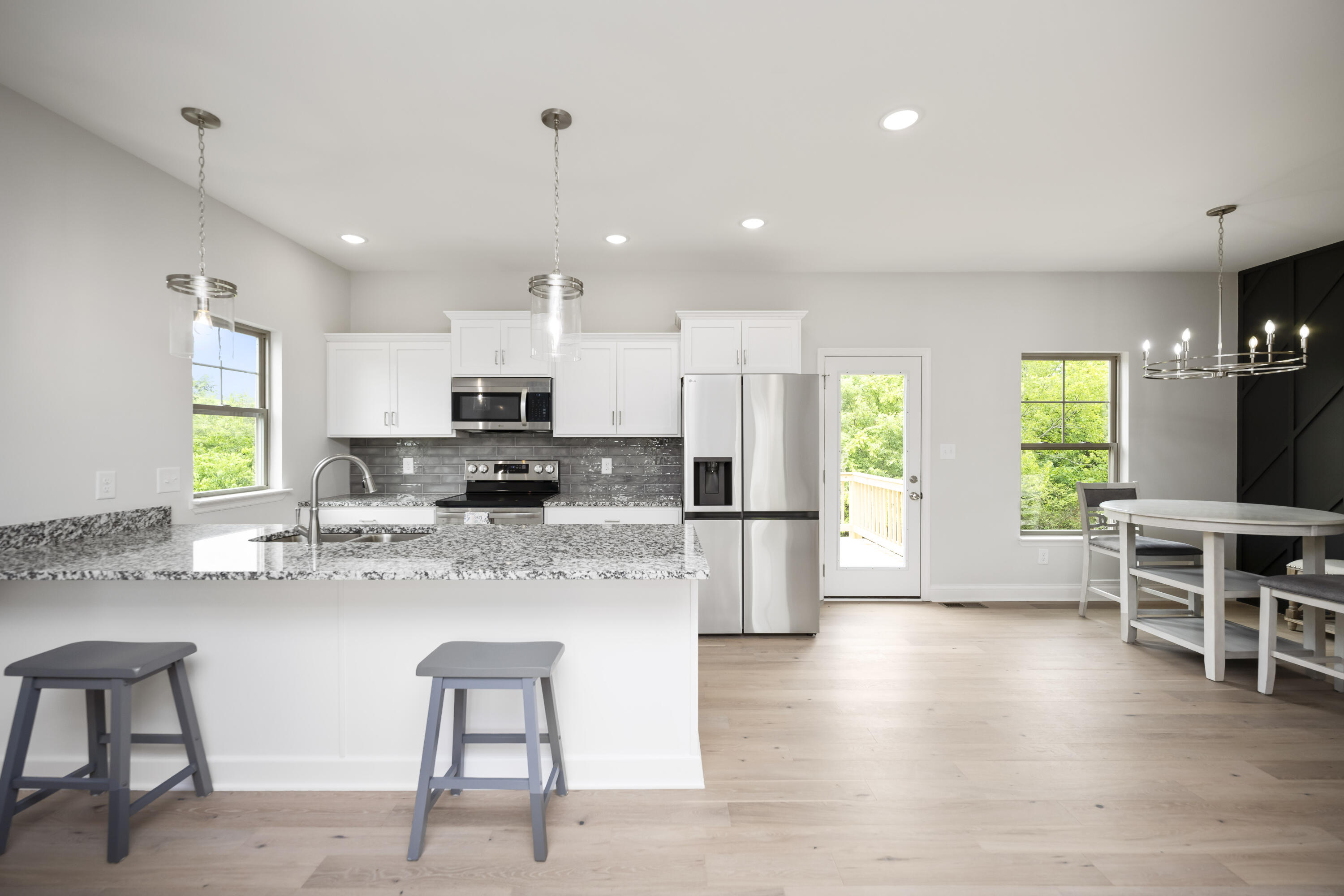 Richmond, Kentucky 40475, United States, 4 Bedrooms Bedrooms, ,3 BathroomsBathrooms,Residential,Active,182420