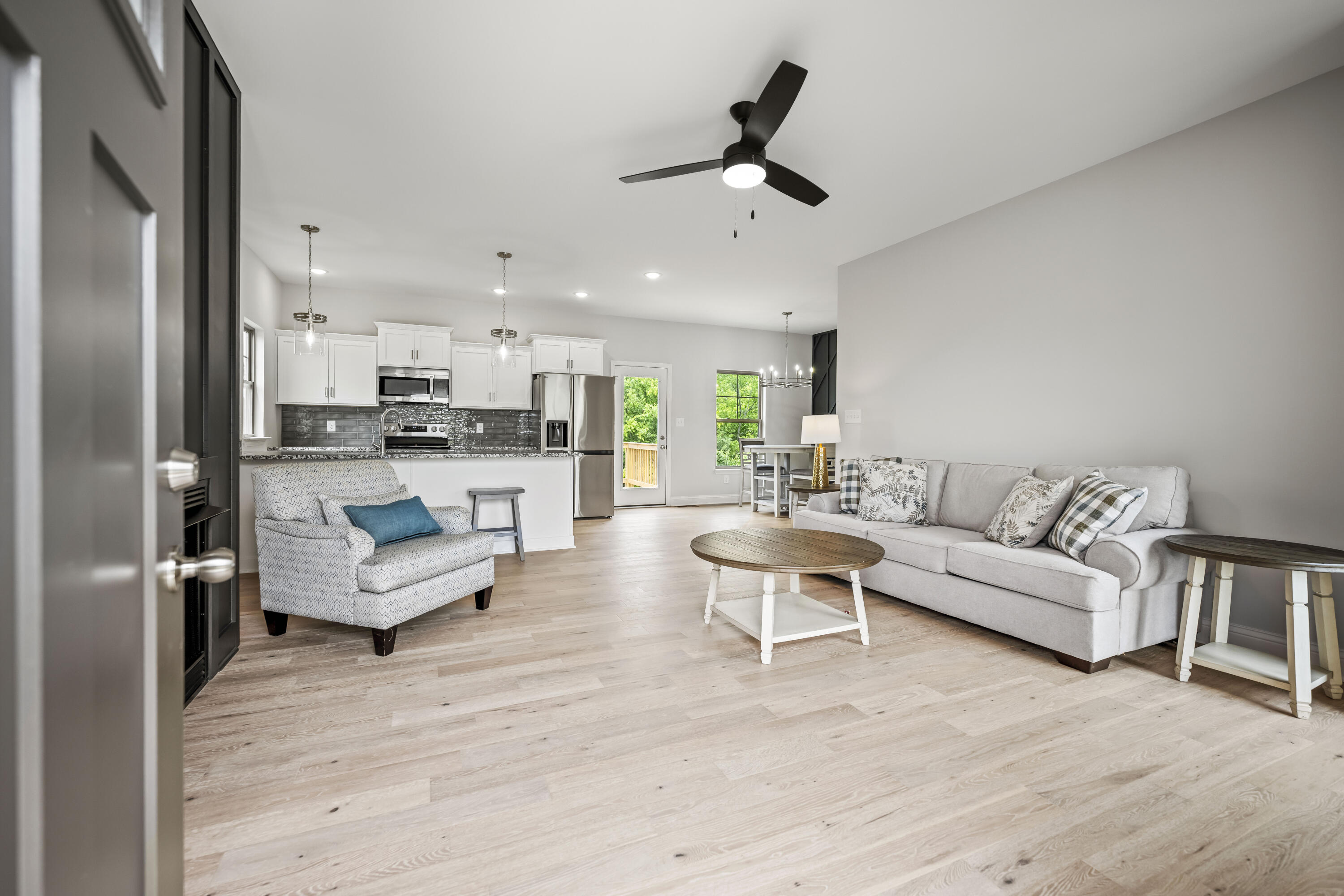 Richmond, Kentucky 40475, United States, 4 Bedrooms Bedrooms, ,3 BathroomsBathrooms,Residential,Active,182420