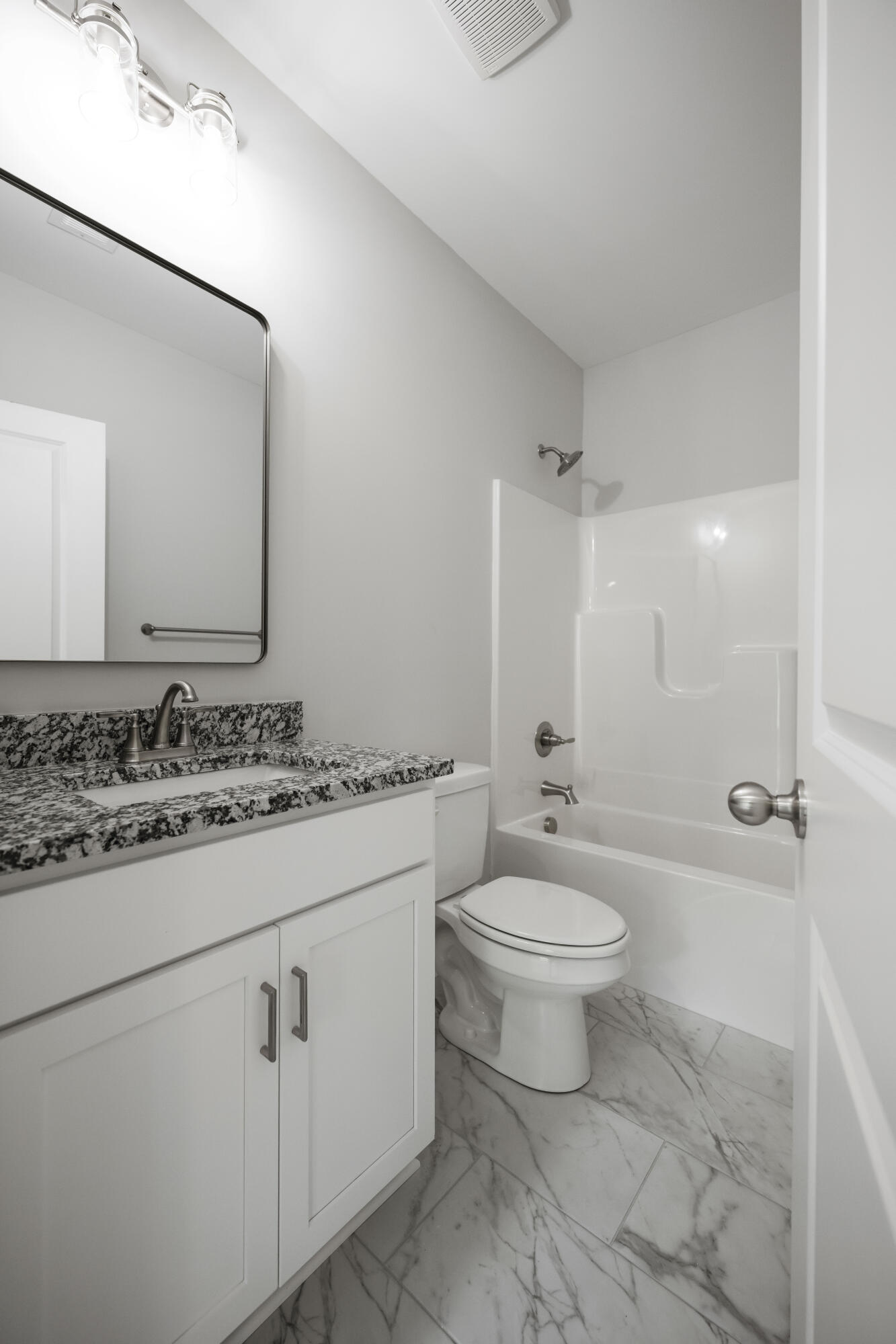 Richmond, Kentucky 40475, United States, 4 Bedrooms Bedrooms, ,3 BathroomsBathrooms,Residential,Active,182420