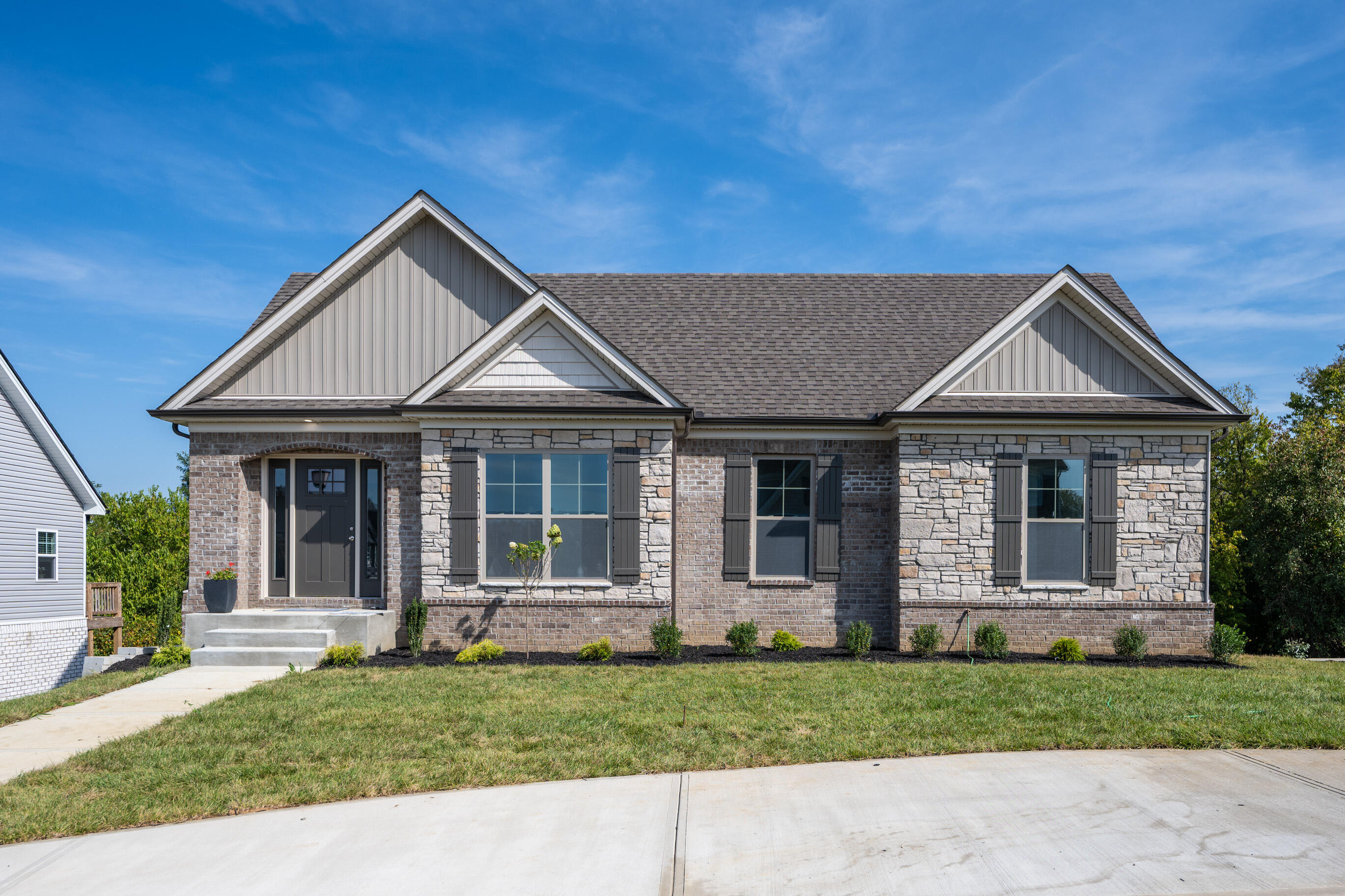 Richmond, Kentucky 40475, United States, 4 Bedrooms Bedrooms, ,3 BathroomsBathrooms,Residential,Active,182420