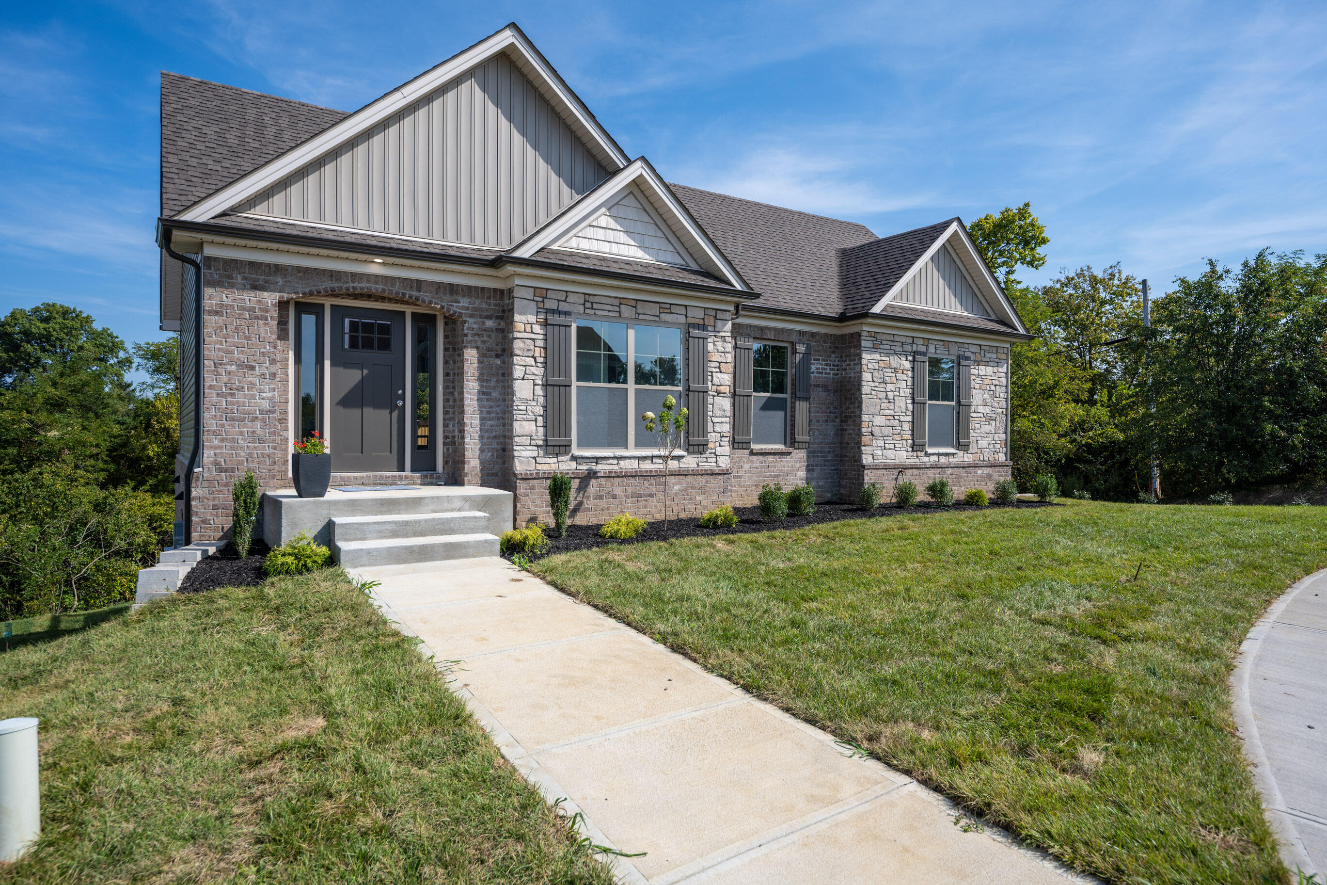 Richmond, Kentucky 40475, United States, 4 Bedrooms Bedrooms, ,3 BathroomsBathrooms,Residential,Active,182420