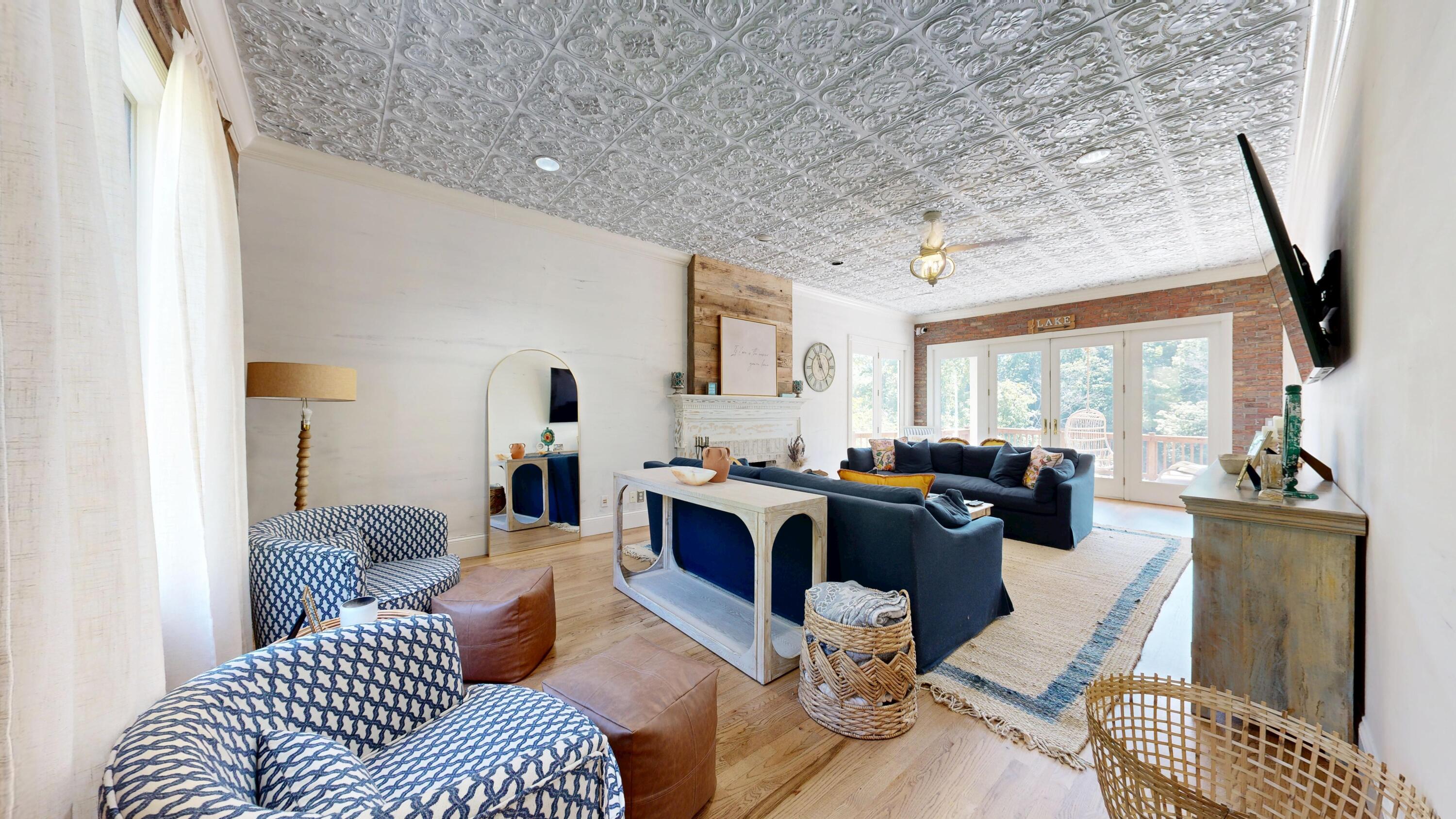 609 W Dogwood Drive