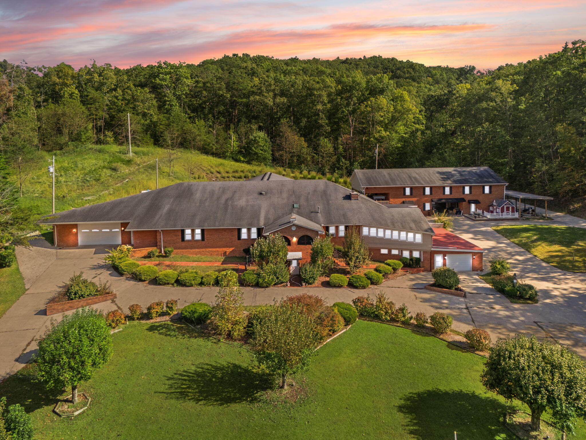 Clay City, Kentucky 40312, United States, 10 Bedrooms Bedrooms, ,10 BathroomsBathrooms,Residential,Active,223383