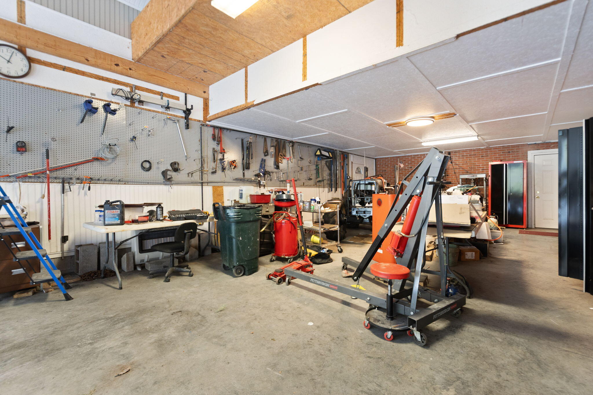 Clay City, Kentucky 40312, United States, 10 Bedrooms Bedrooms, ,10 BathroomsBathrooms,Residential,Active,223383