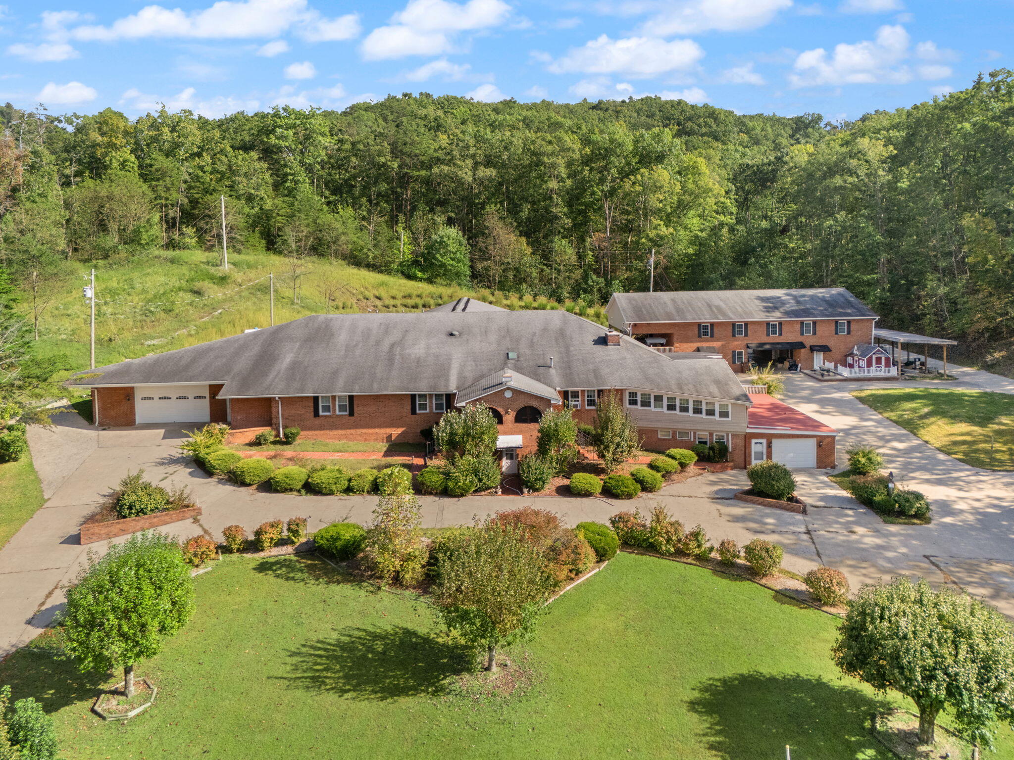 Clay City, Kentucky 40312, United States, 10 Bedrooms Bedrooms, ,10 BathroomsBathrooms,Residential,Active,223383