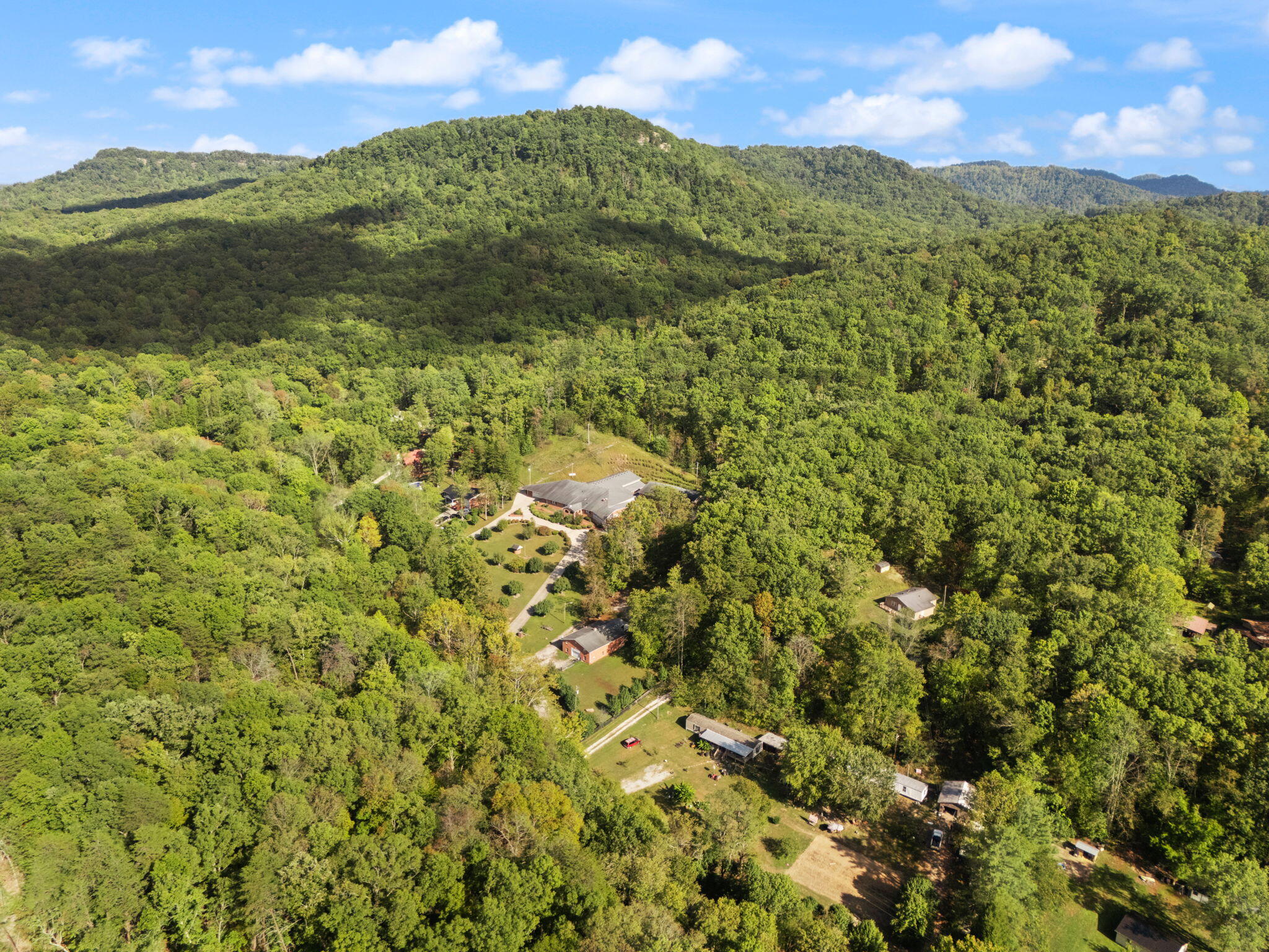 Clay City, Kentucky 40312, United States, 10 Bedrooms Bedrooms, ,10 BathroomsBathrooms,Residential,Active,223383