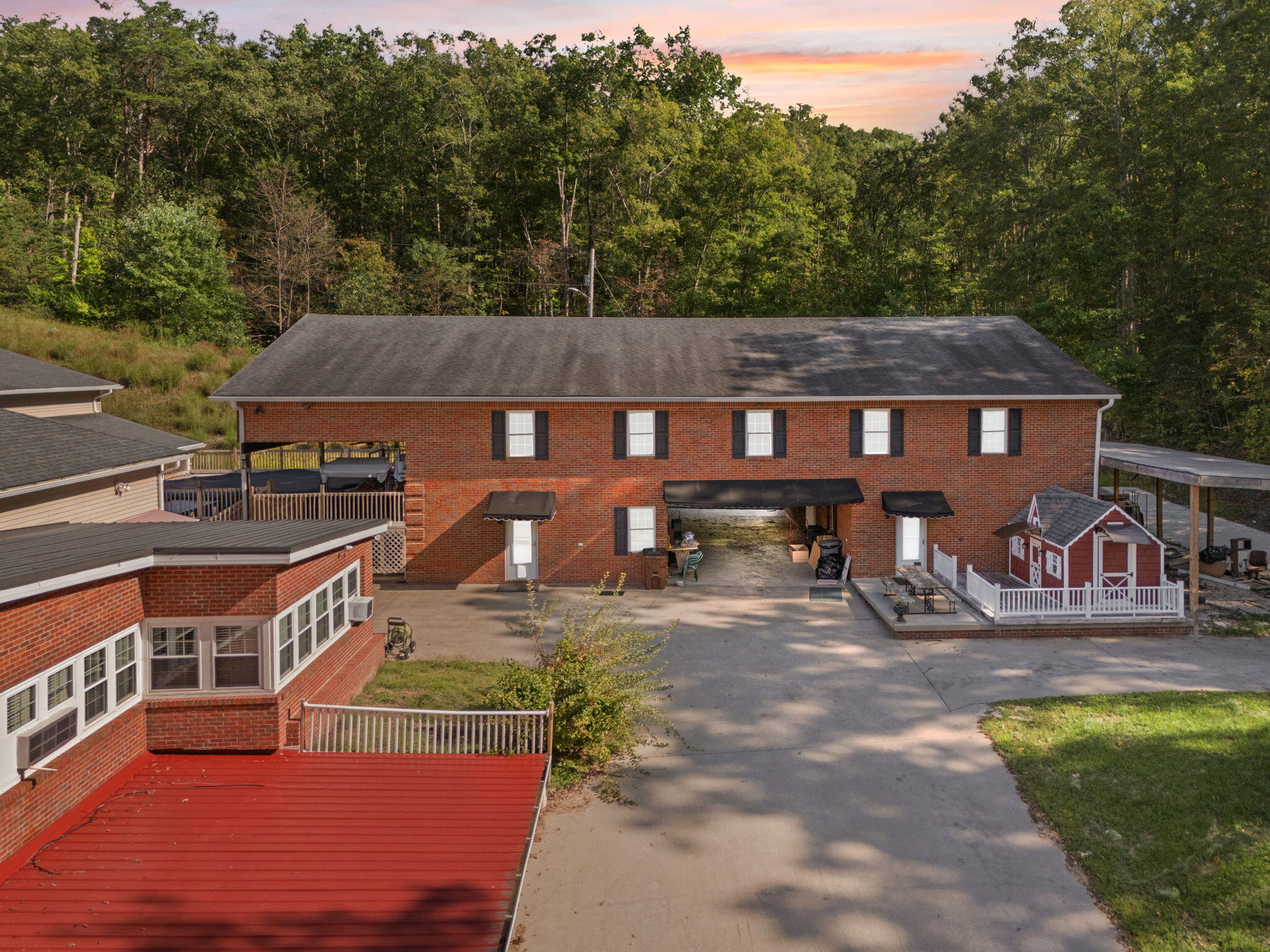 Clay City, Kentucky 40312, United States, 10 Bedrooms Bedrooms, ,10 BathroomsBathrooms,Residential,Active,223383