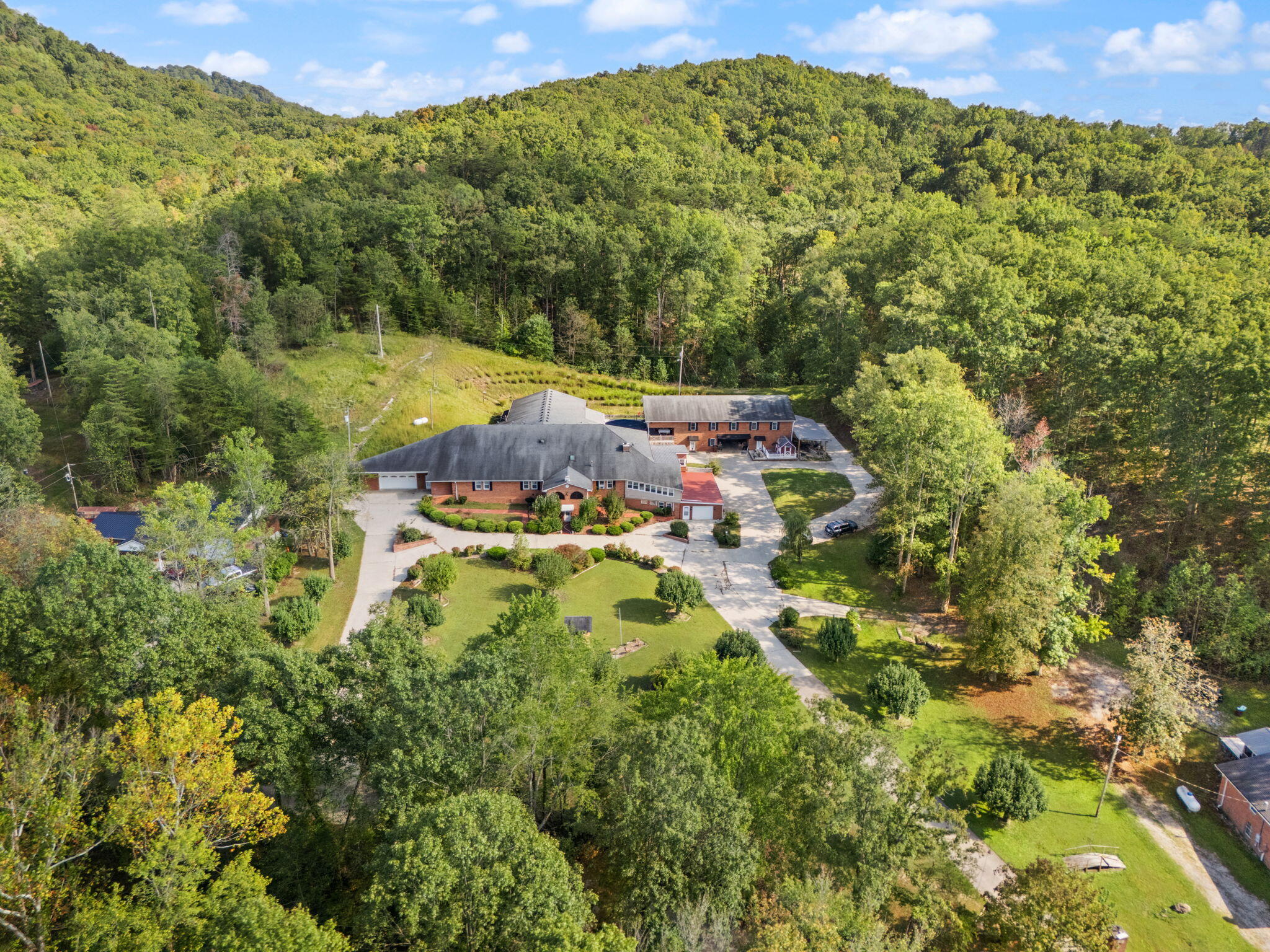 Clay City, Kentucky 40312, United States, 10 Bedrooms Bedrooms, ,10 BathroomsBathrooms,Residential,Active,223383